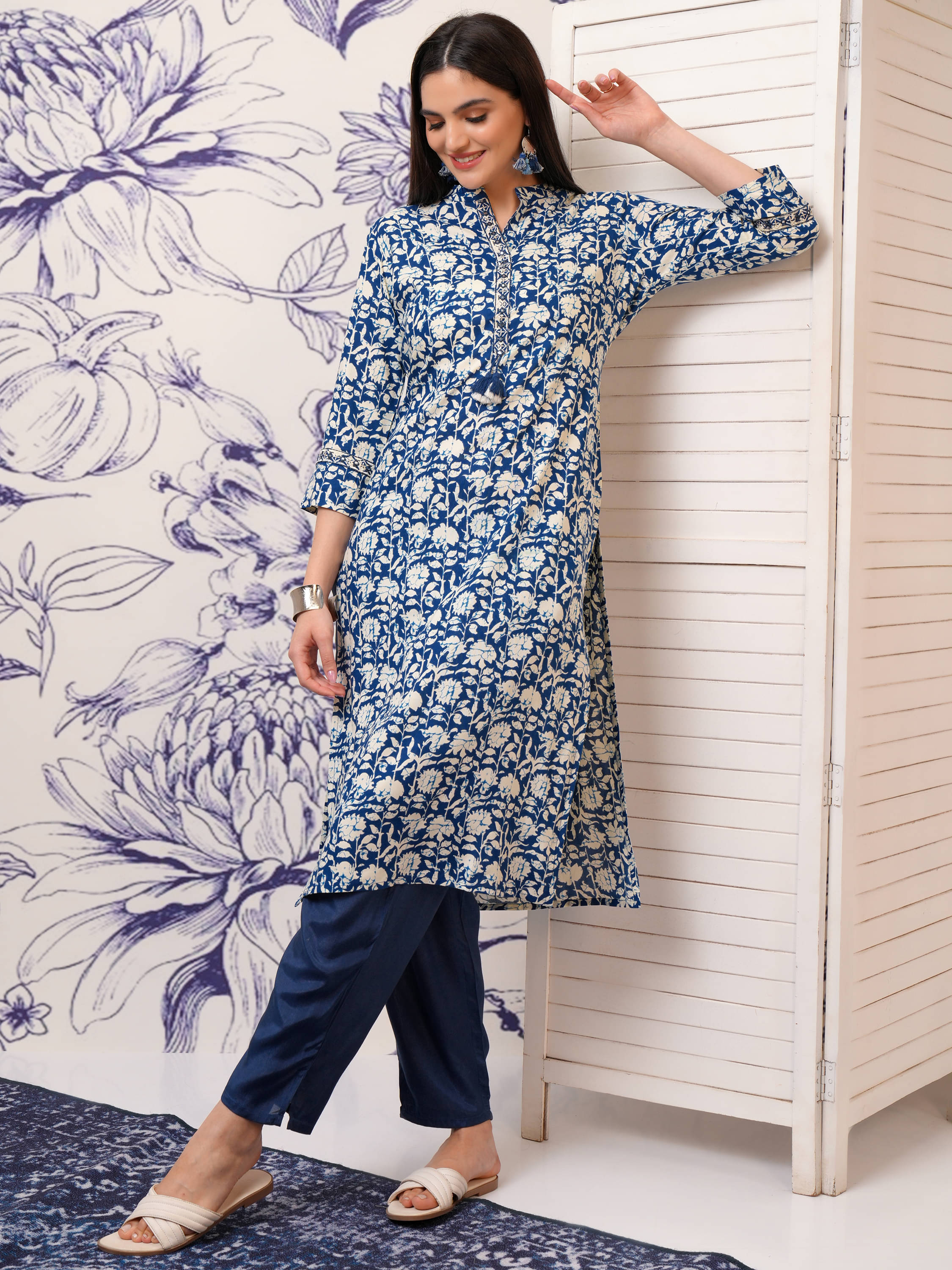 Vishudh Women Rayon Printed Straight Kurti ( Blue ) Vishudh Women Rayon Printed Straight Kurti ( Blue )