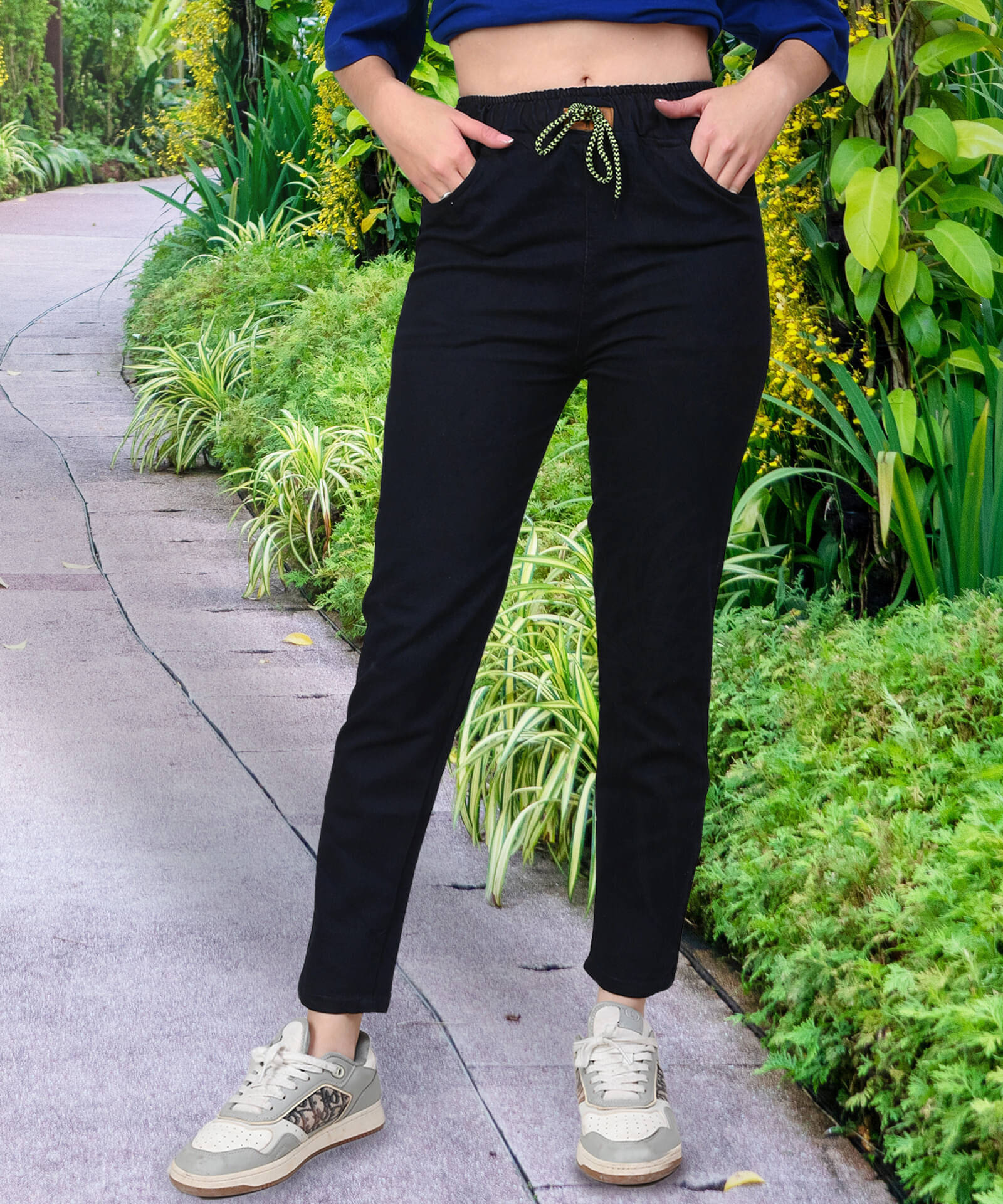     			NEUNK Women's Regular Fit Mid-Rise Jeans ( Black )