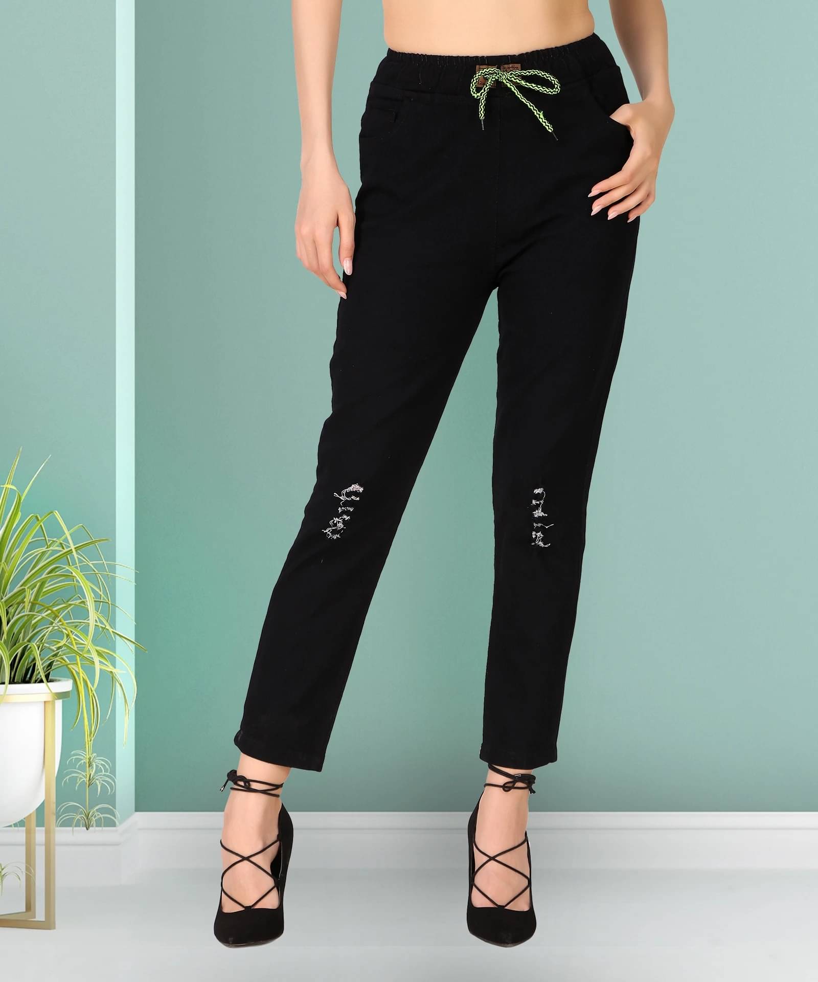     			NEUNK Women's Regular Fit Mid-Rise Jeans ( Black )