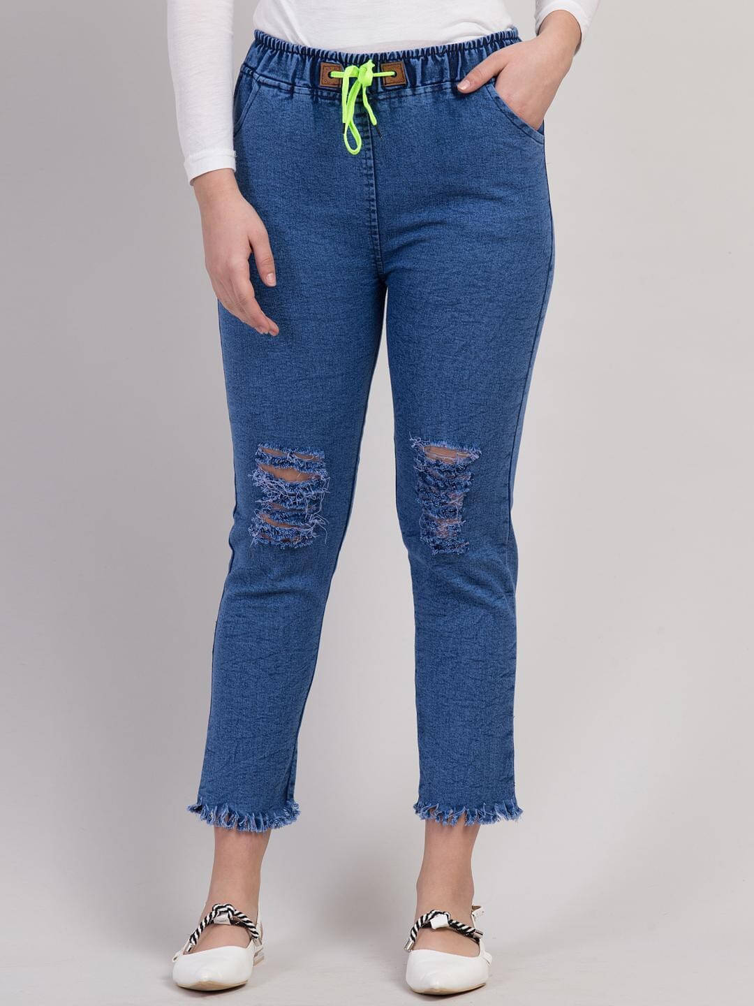     			NEUNK Women's Tapered Fit Mid-Rise Jeans ( Blue )