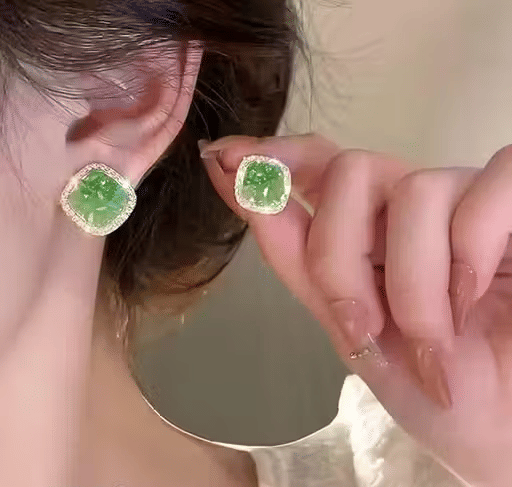     			Generic vijay Green Stud Earrings ( Pack of 1 )
