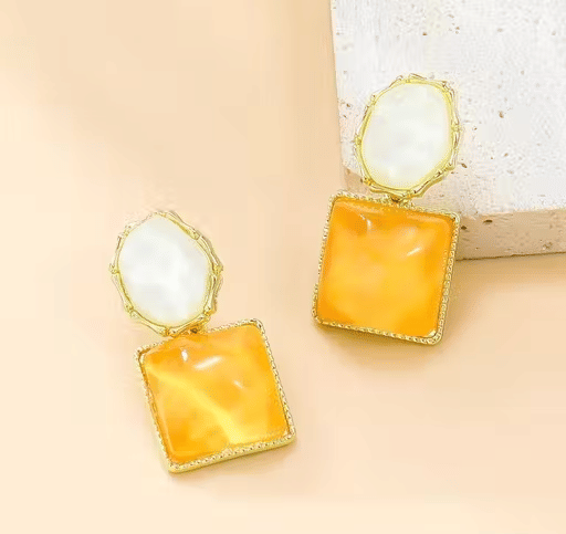     			Generic vijay Yellow Stud Earrings ( Pack of 1 )