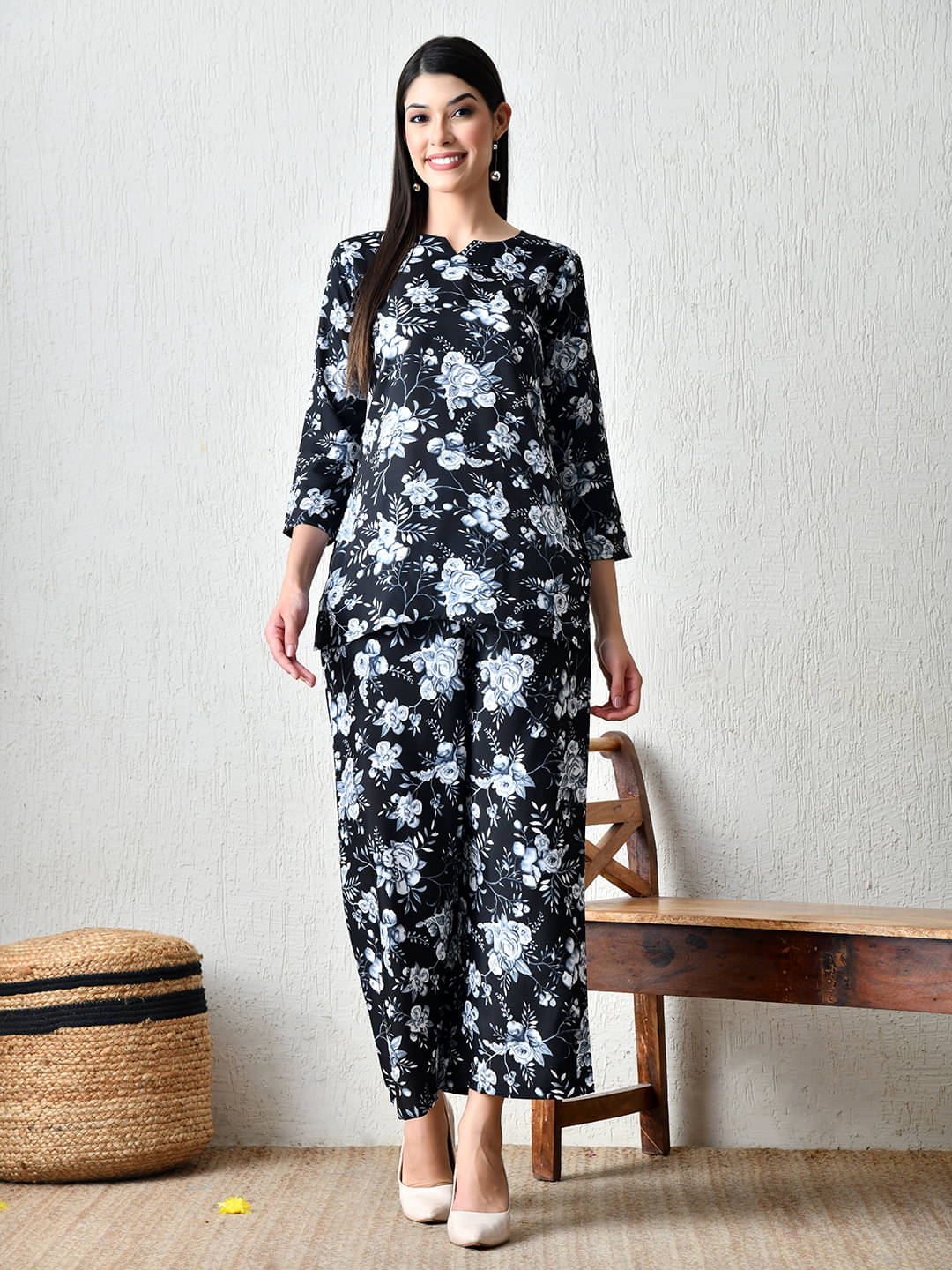     			Hariks Women Printed Top With Trousers Co-Ord Set ( Black )
