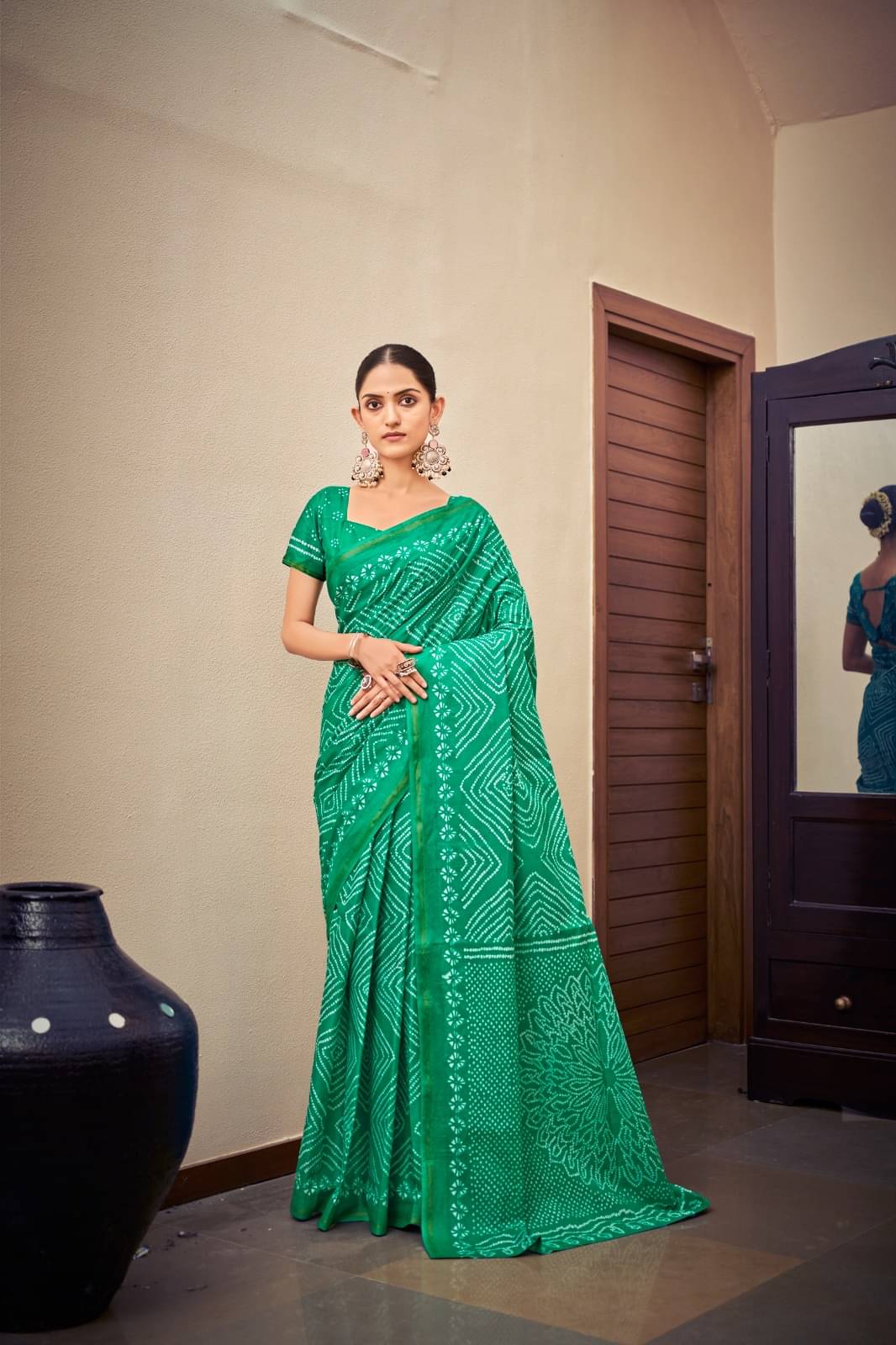 Vasu Creation Cotton Printed Regular Saree With Unstitched Blouse Piece ( Mint Green ) Vasu Creation Cotton Printed Regular Saree With Unstitched Blouse Piece ( Mint Green )