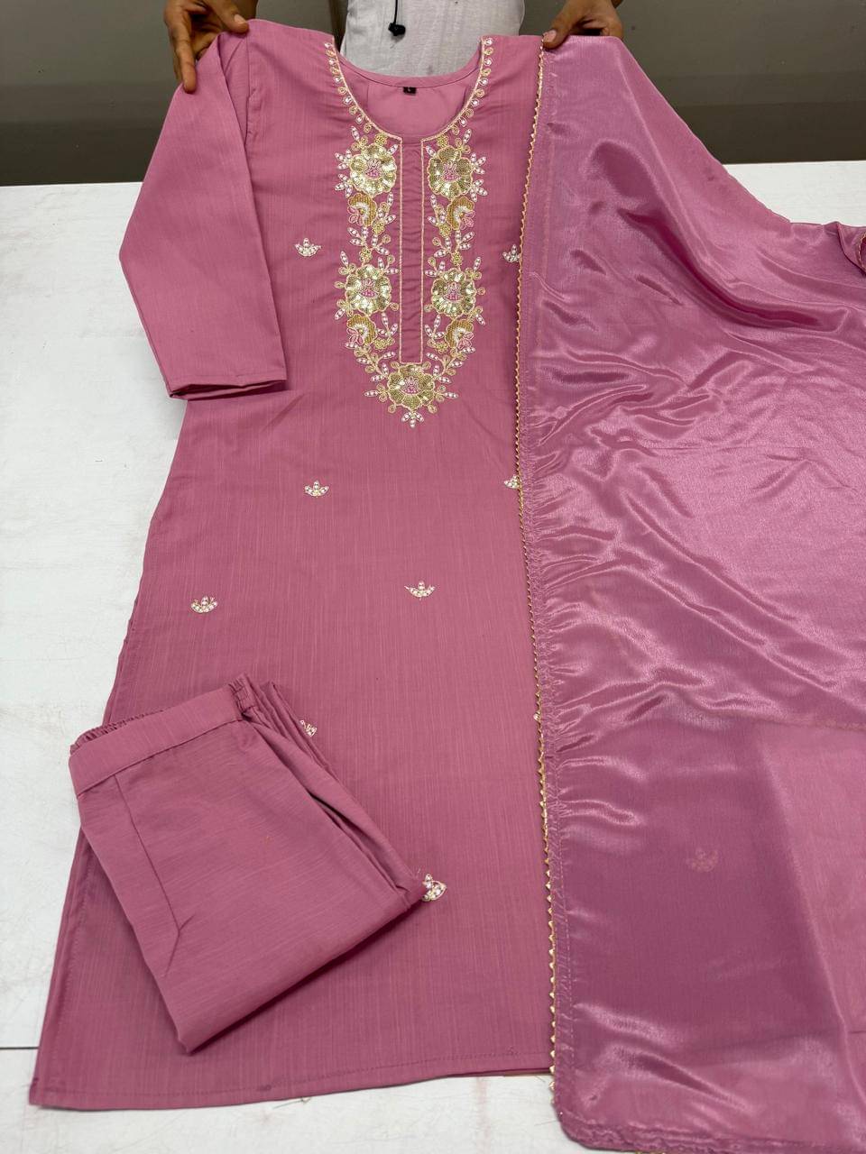    			ANKHIR ERA Pack of 1 Rayon Women Straight Pant ( Fluorescent Pink )