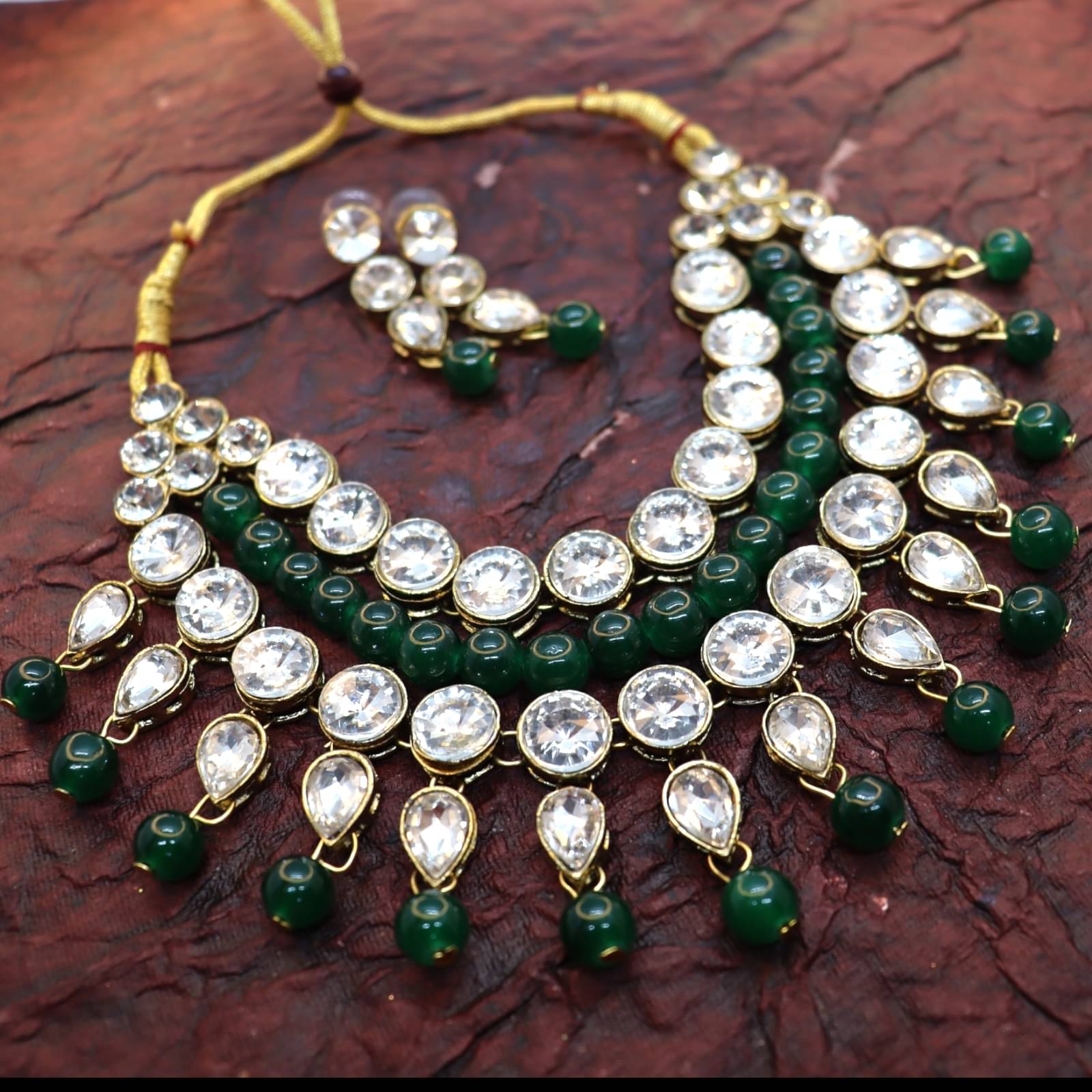     			JN HANDICEAFT Green Alloy Necklace Set ( Pack of 1 )