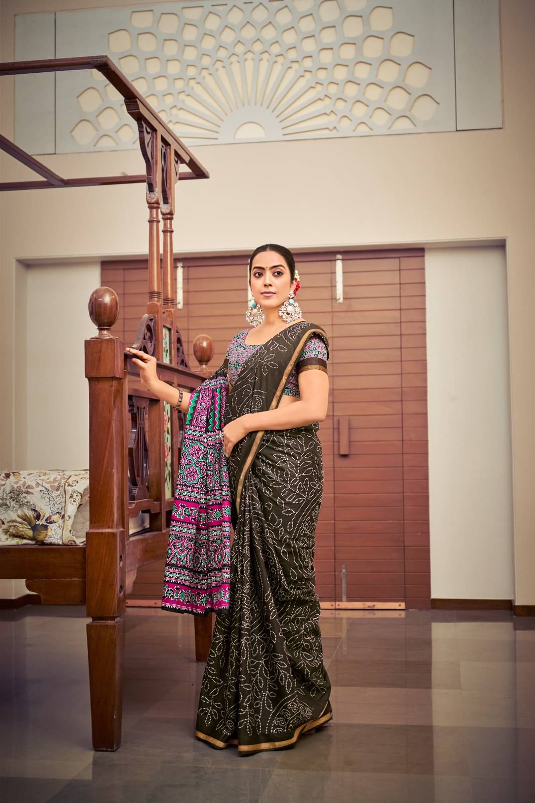 Sonick Enterprise Cotton Printed Regular Saree With Unstitched Blouse Piece ( Brown ) Sonick Enterprise Cotton Printed Regular Saree With Unstitched Blouse Piece ( Brown )