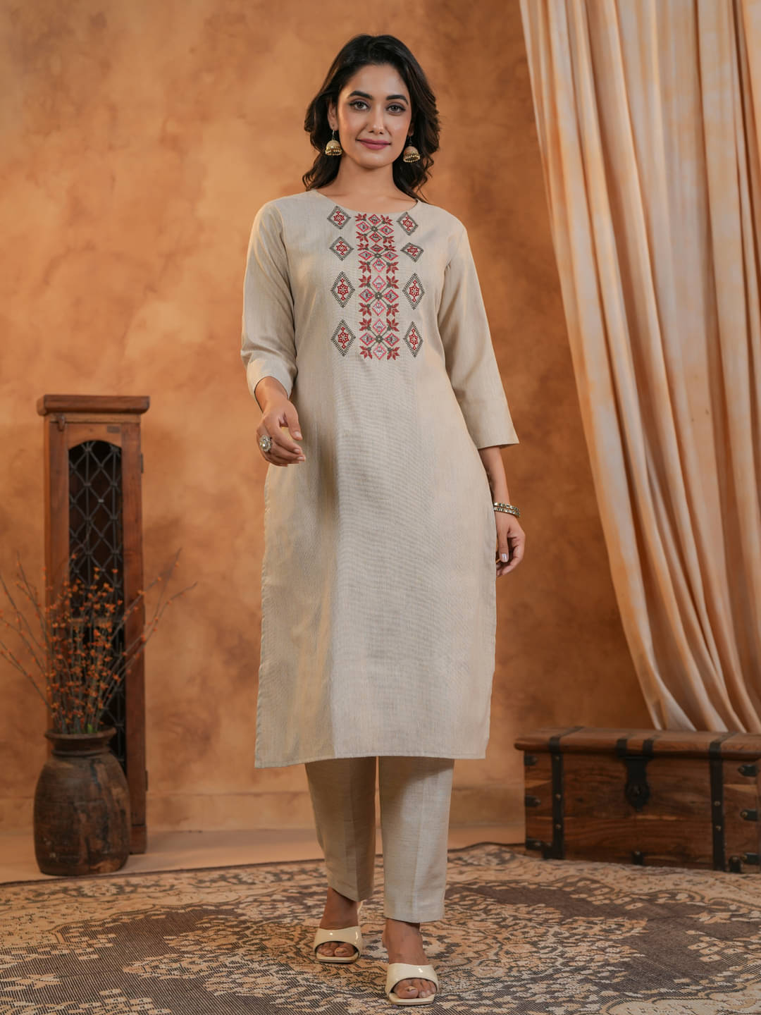 Span Women Cotton Printed Straight Kurti With Pants ( Beige )     			Span Women Cotton Printed Straight Kurti With Pants ( Beige )