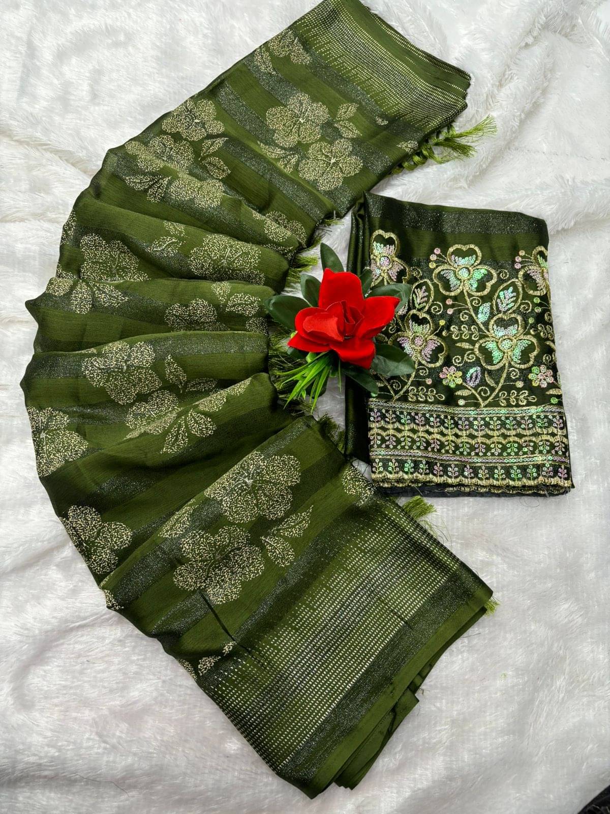 THE STYLE CLUB Chiffon Embroidered Regular Saree With Unstitched Blouse Piece ( Light Green ) THE STYLE CLUB Chiffon Embroidered Regular Saree With Unstitched Blouse Piece ( Light Green )