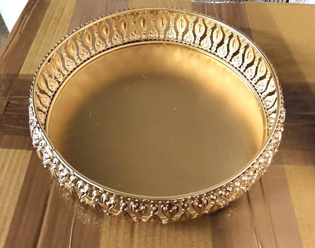 THE UNIQUE DESIGNS SK2112 Decorative Round Tray Embossed Aluminium Dinner Set ( Pack of 1 ) Gold     			THE UNIQUE DESIGNS SK2112 Decorative Round Tray Embossed Aluminium Dinner Set ( Pack of 1 ) Gold