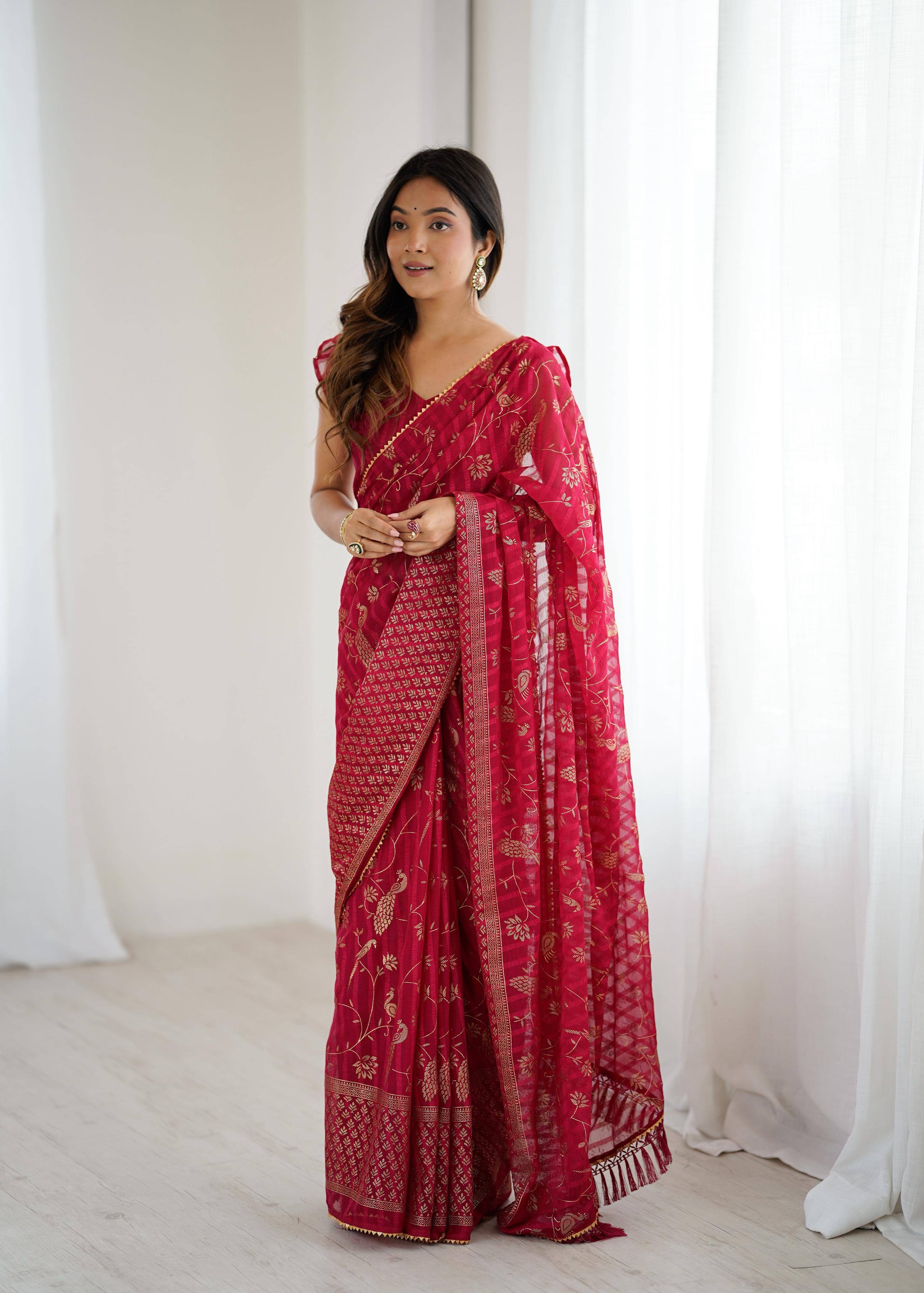 VS MALL Georgette Self Design Regular Saree With Unstitched Blouse Piece ( Red ) VS MALL Georgette Self Design Regular Saree With Unstitched Blouse Piece ( Red )