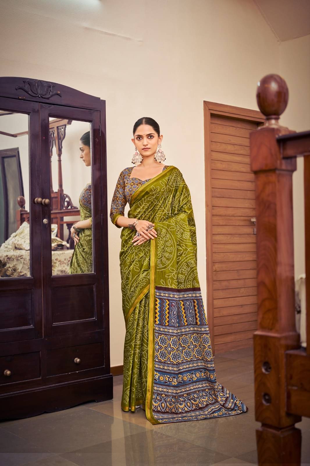     			Vasu Creation Cotton Printed Regular Saree With Unstitched Blouse Piece ( Lime Green )