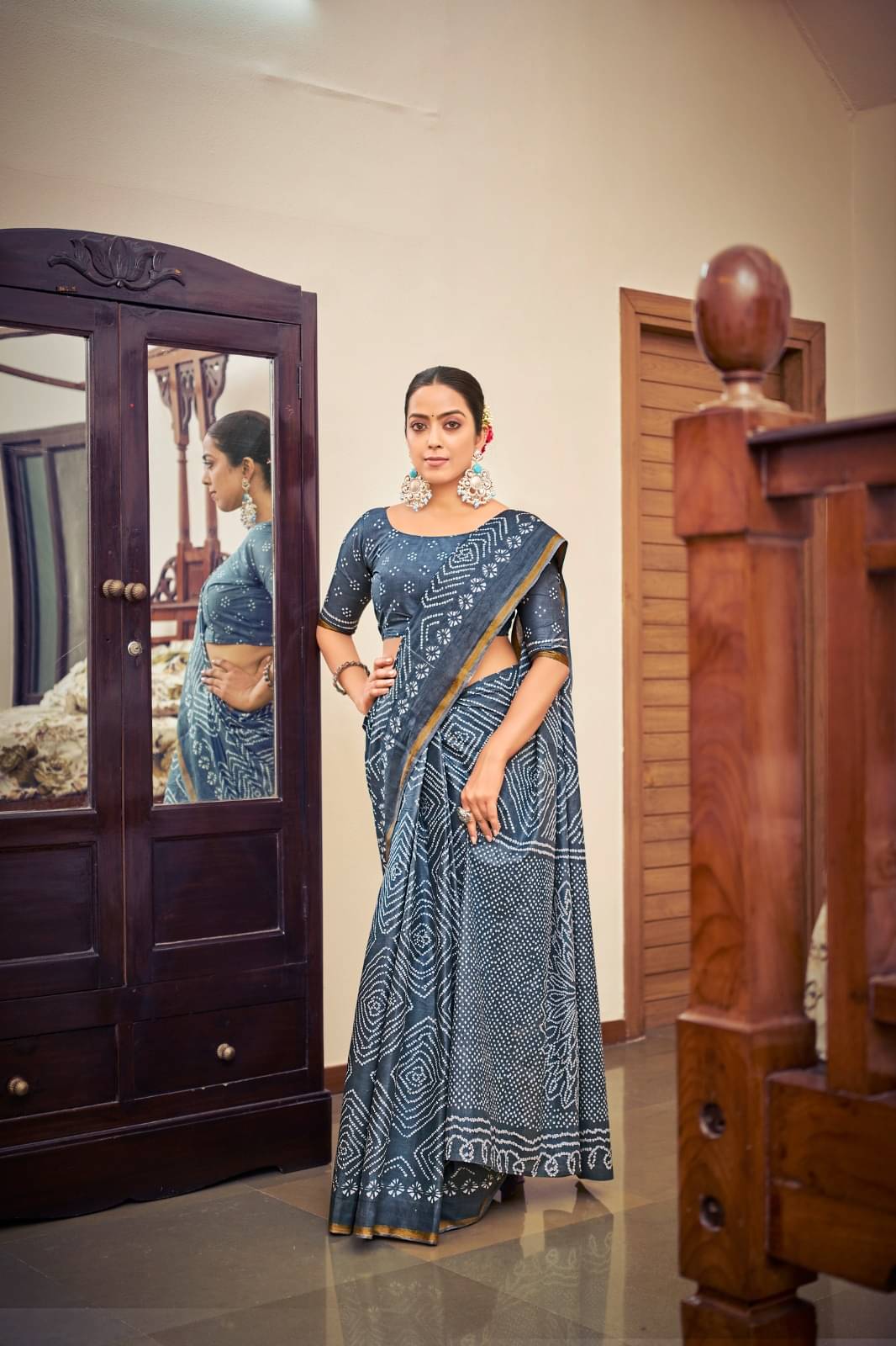 Vasu Creation Cotton Printed Regular Saree With Unstitched Blouse Piece ( Navy Blue ) Vasu Creation Cotton Printed Regular Saree With Unstitched Blouse Piece ( Navy Blue )
