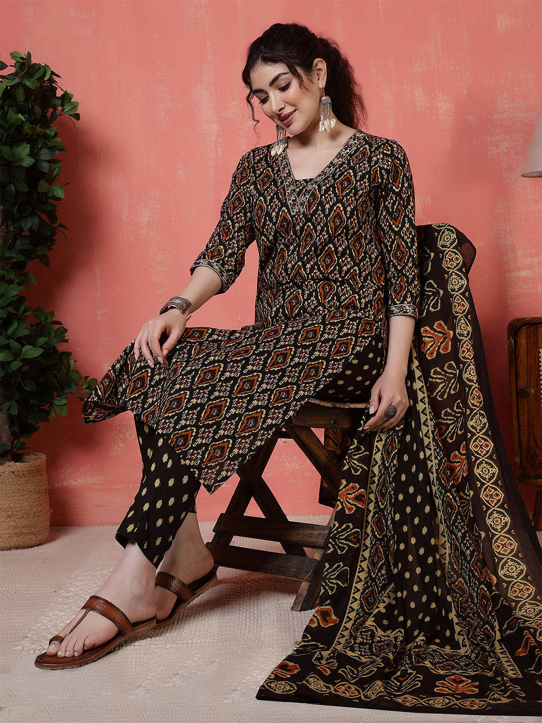 Anataran Women Cotton Printed Straight Kurti With Pants ( Black )     			Anataran Women Cotton Printed Straight Kurti With Pants ( Black )