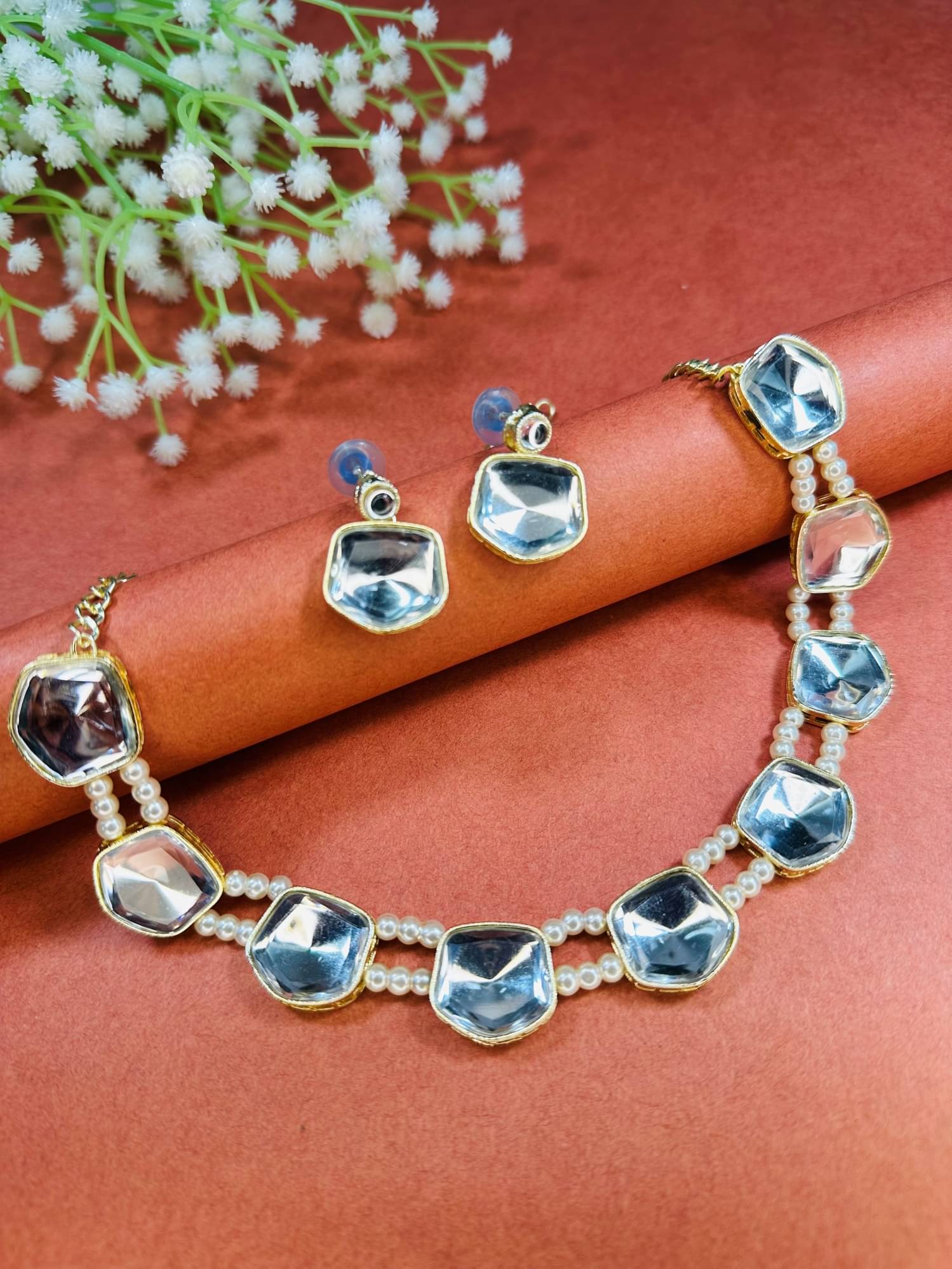     			JN HANDICEAFT White Alloy Necklace Set ( Pack of 1 )