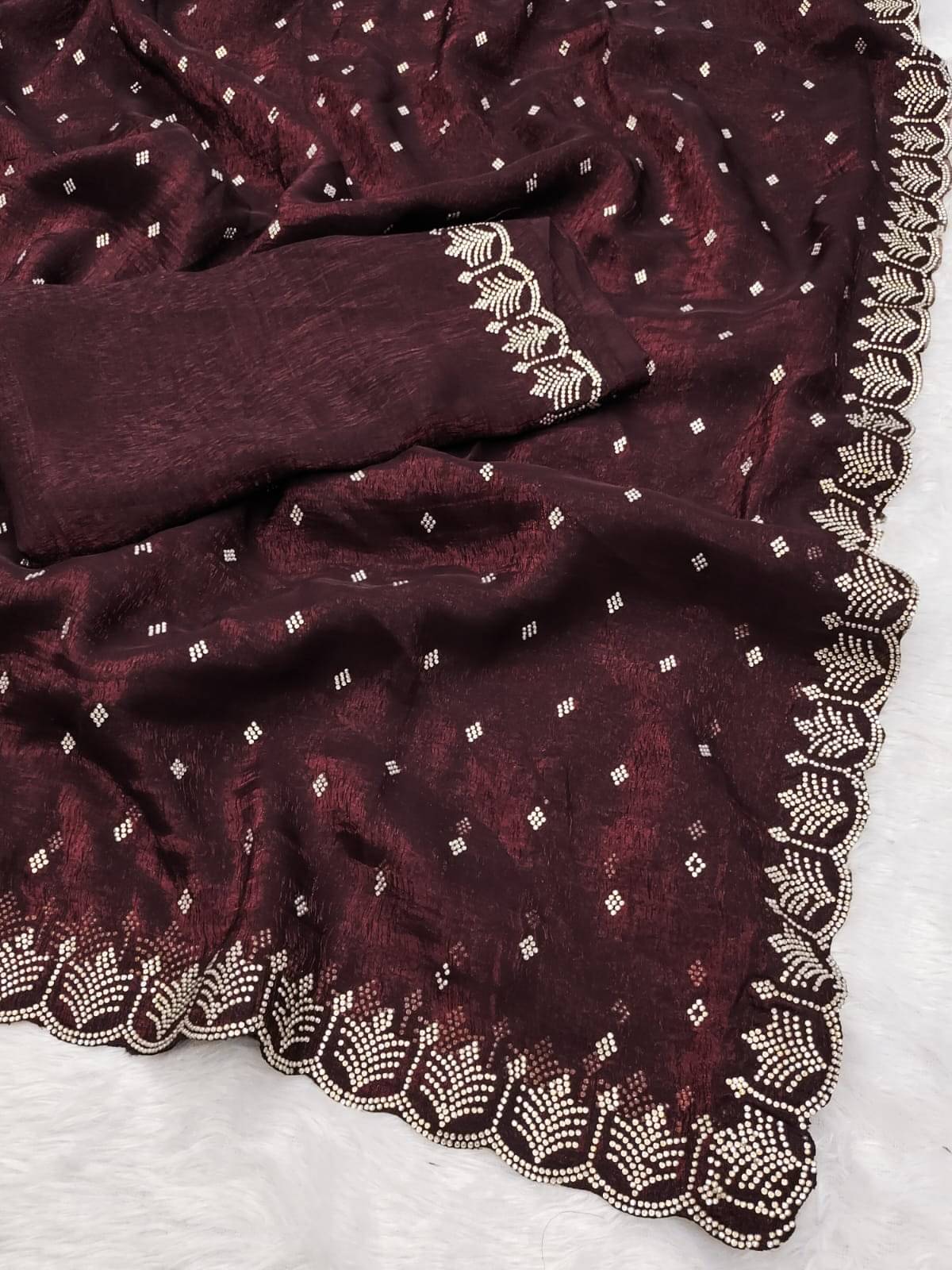 Madhav Art Chiffon Embellished Regular Saree With Unstitched Blouse Piece ( Maroon ) Madhav Art Chiffon Embellished Regular Saree With Unstitched Blouse Piece ( Maroon )