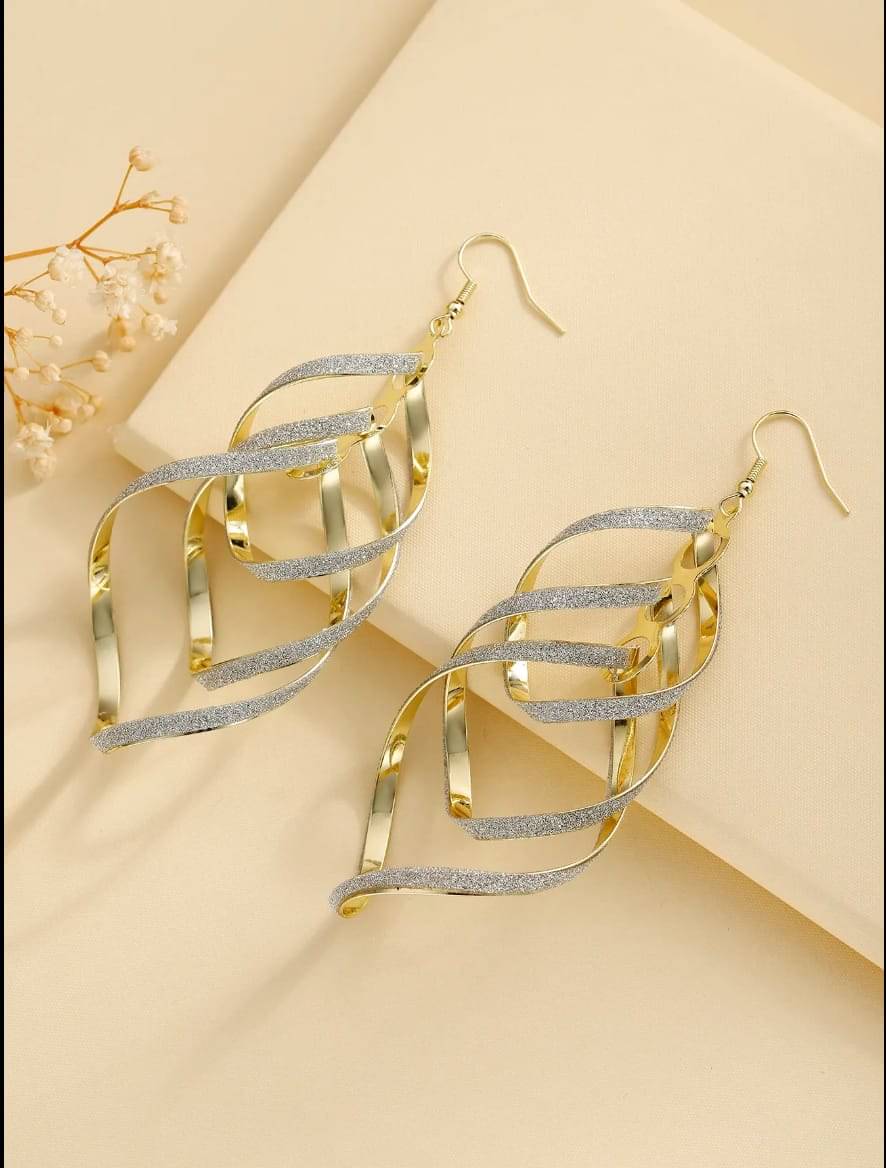     			Yugosmile Golden Drop Earrings ( Pack of 1 )