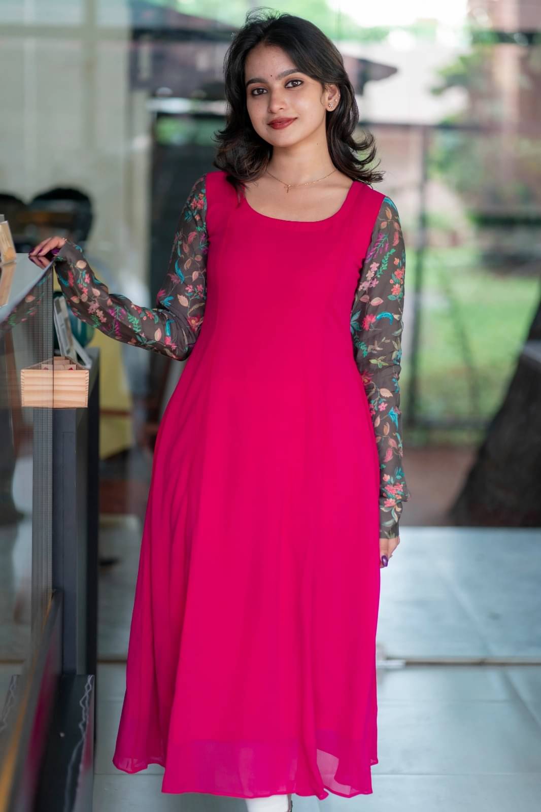 Bindudi Women Georgette Printed Straight Kurti ( Pink ) Bindudi Women Georgette Printed Straight Kurti ( Pink )