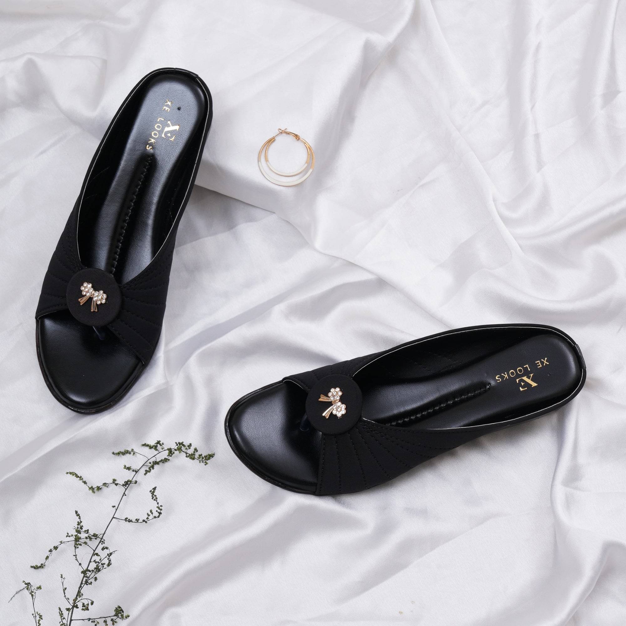     			XE Looks Black Women's Flats