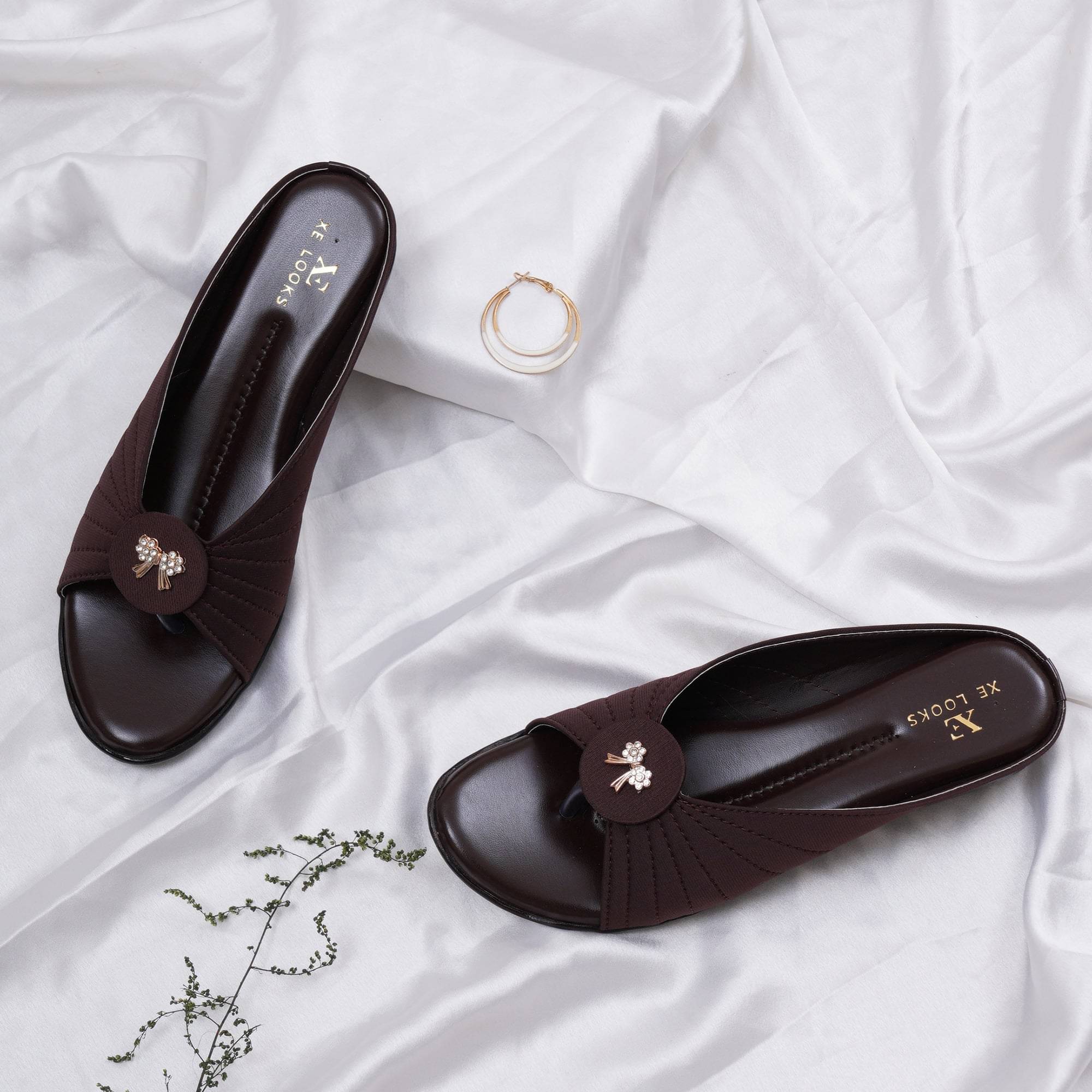     			XE Looks Brown Women's Flats