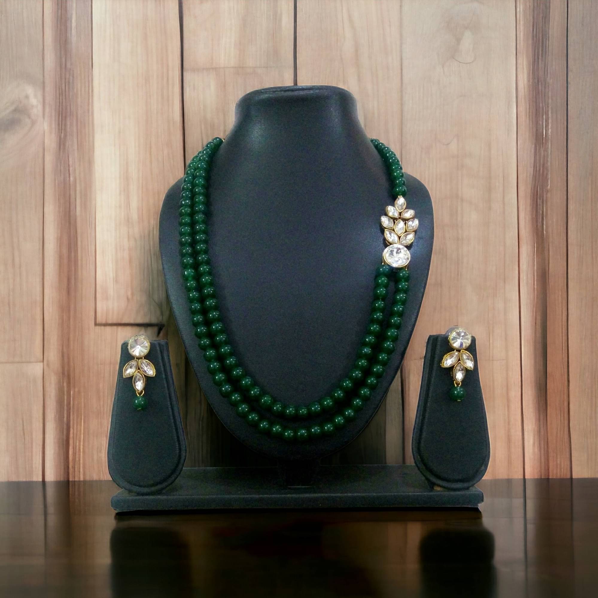     			JN HANDICEAFT Green Alloy Necklace Set ( Pack of 1 )