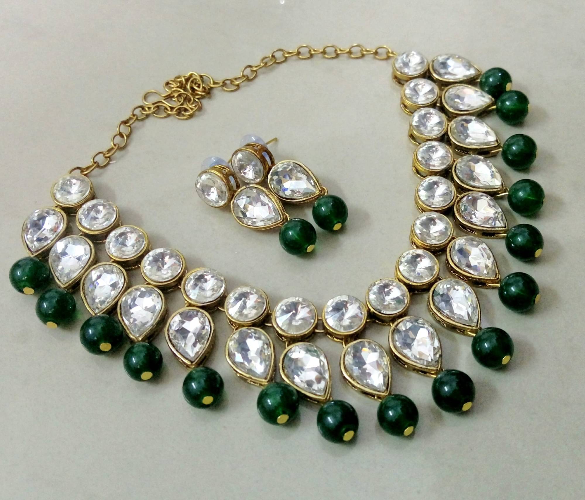    			JN HANDICEAFT Green Alloy Necklace Set ( Pack of 1 )