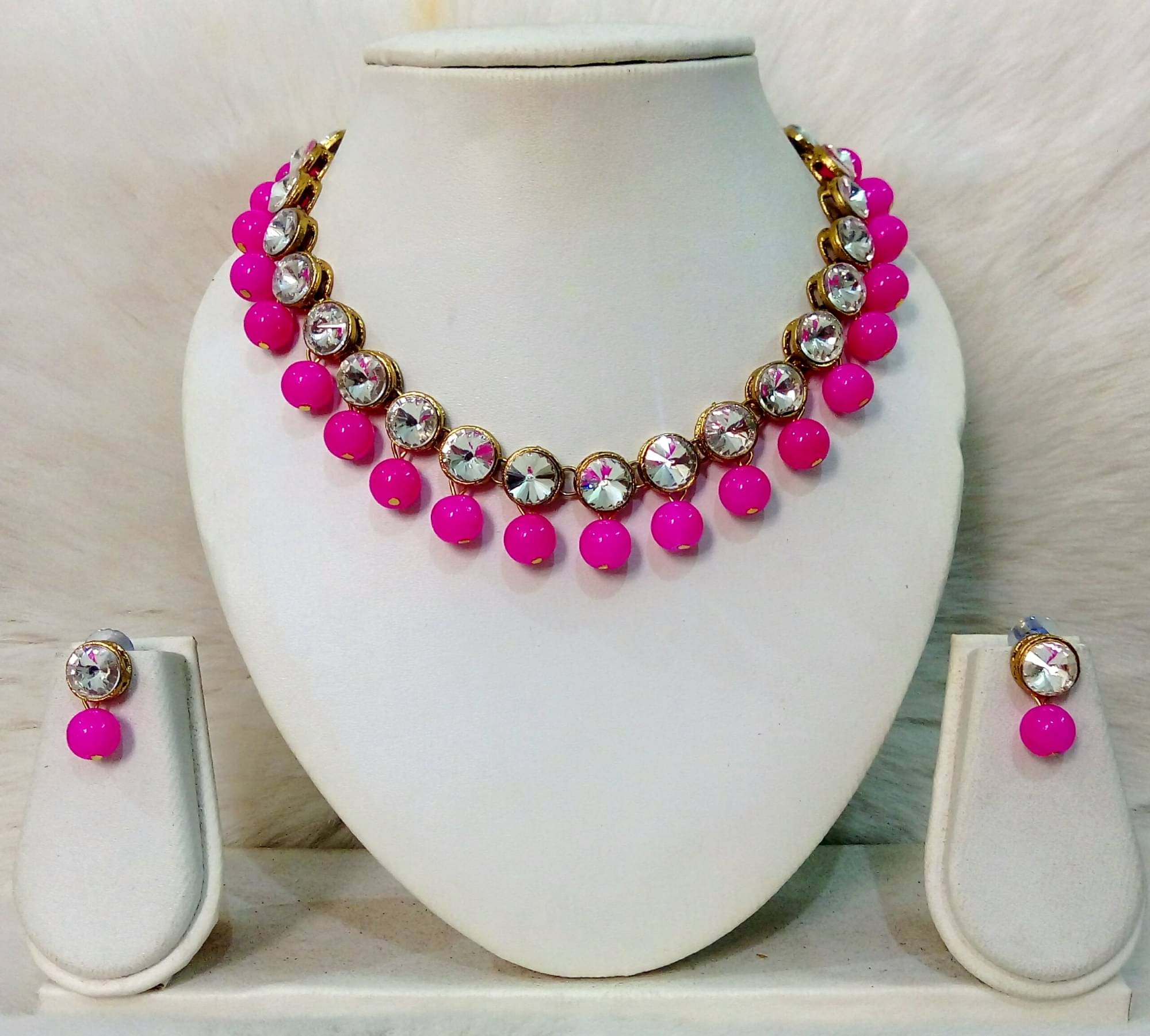     			JN HANDICEAFT Magenta Alloy Necklace Set ( Pack of 1 )