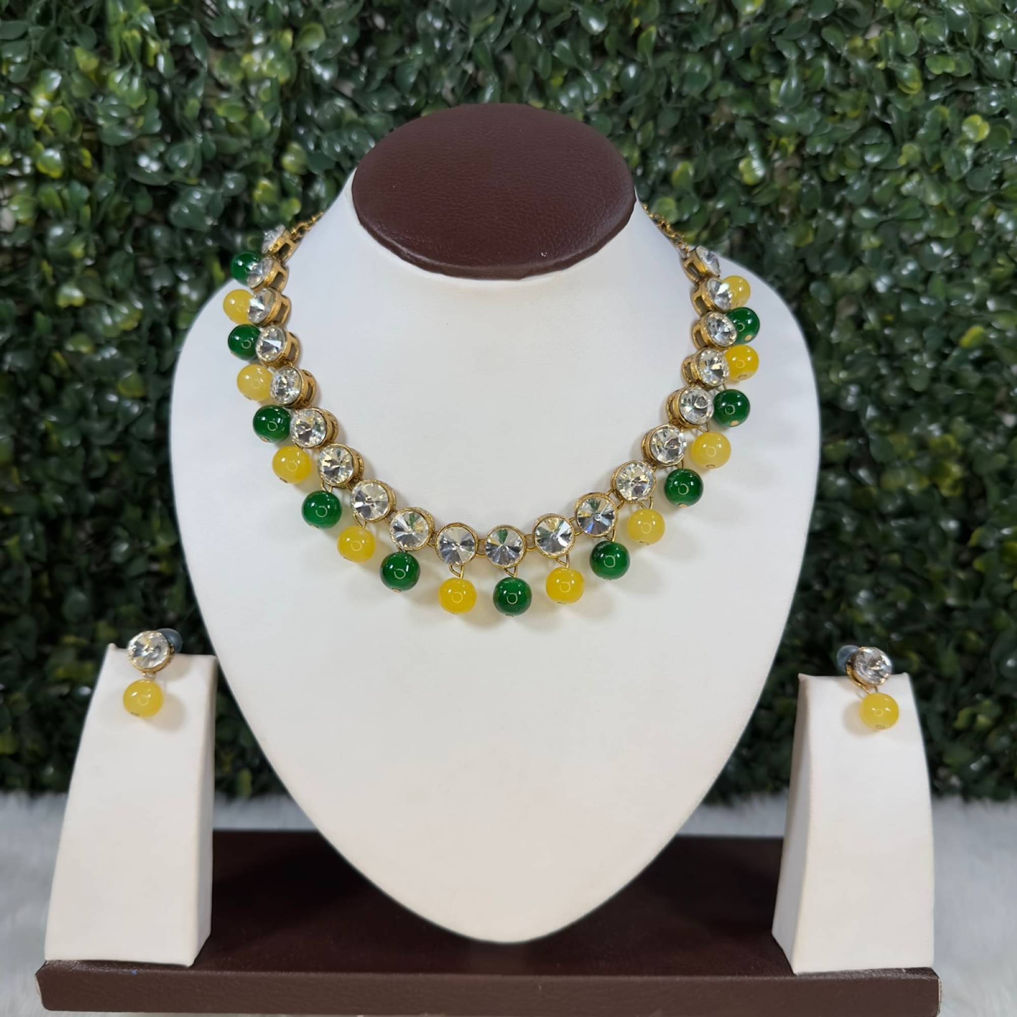     			JN HANDICEAFT Yellow Alloy Necklace Set ( Pack of 1 )
