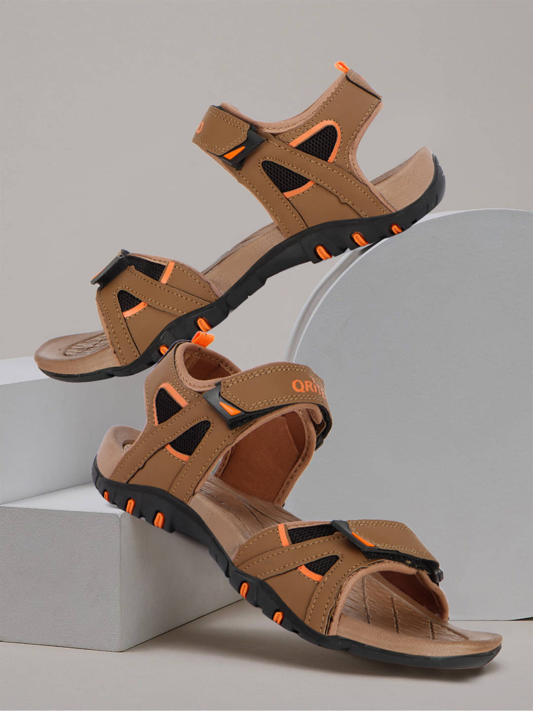     			Qrite - Brown Men's Clogs