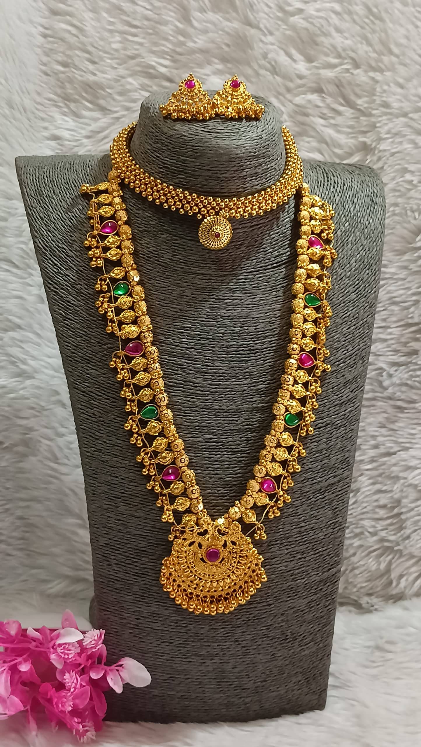     			SAJSHRUNGAR JEWELLERY Golden Copper Necklace Set ( Pack of 1 )