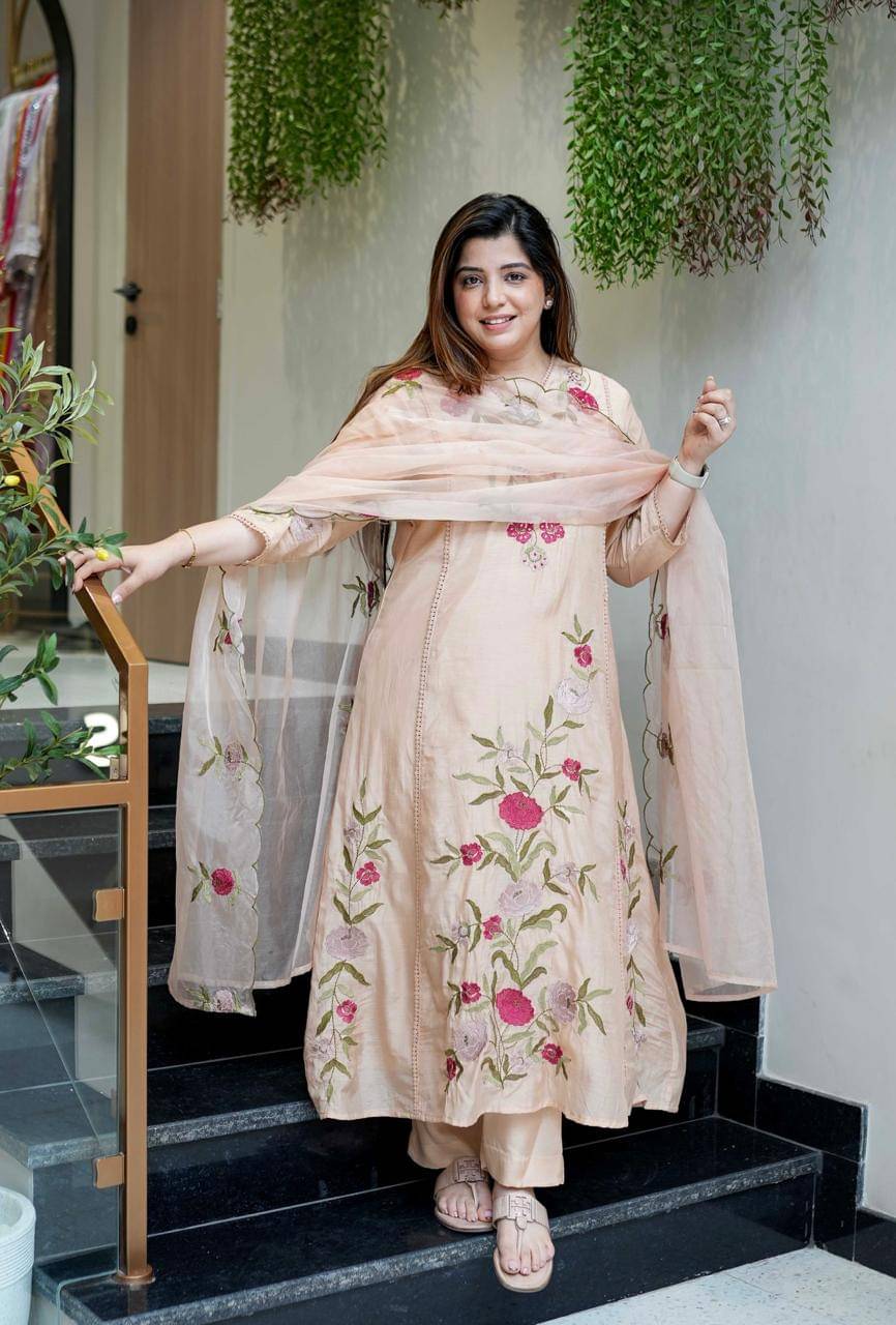 Vaidehi Fashion Women Chanderi Silk Embroidered A-line Kurti With Harems Pants ( Peach ) Vaidehi Fashion Women Chanderi Silk Embroidered A-line Kurti With Harems Pants ( Peach )