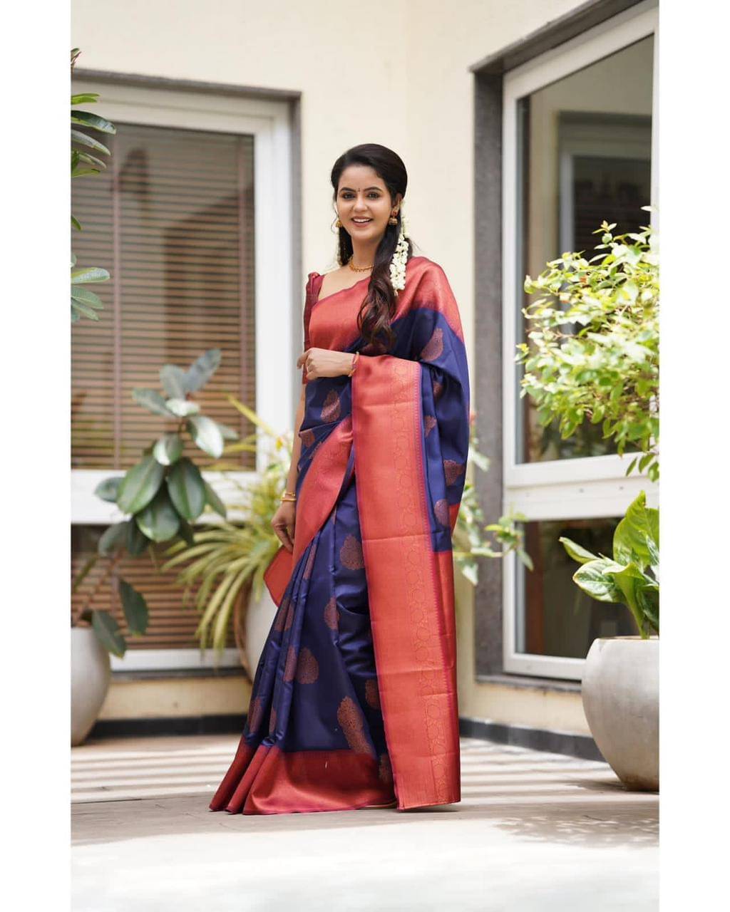     			INDIAN SILKS Silk Blend Printed Banarasi saree With Unstitched Blouse Piece ( Blue )
