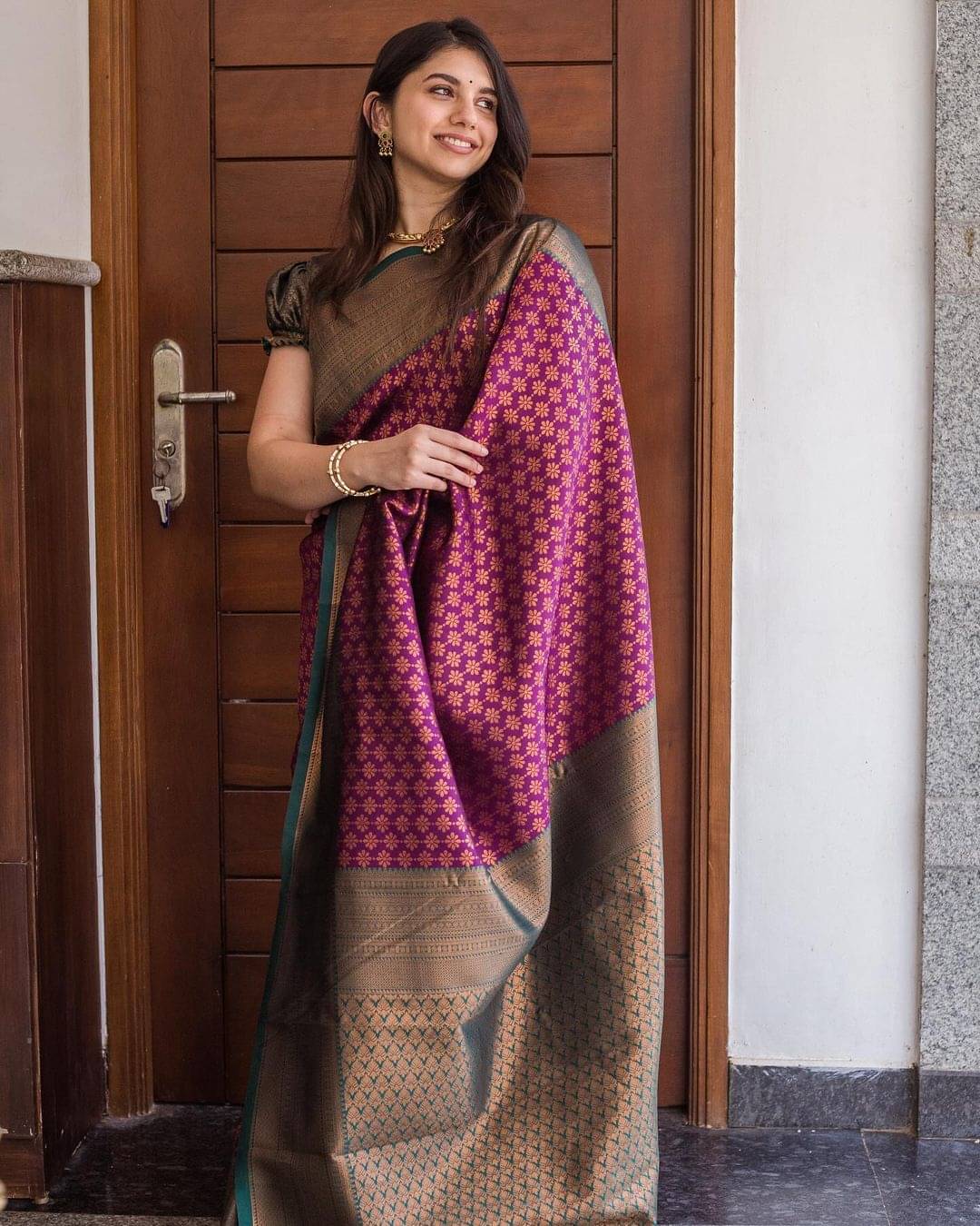     			INDIAN SILKS Silk Blend Printed Banarasi saree With Unstitched Blouse Piece ( Purple )