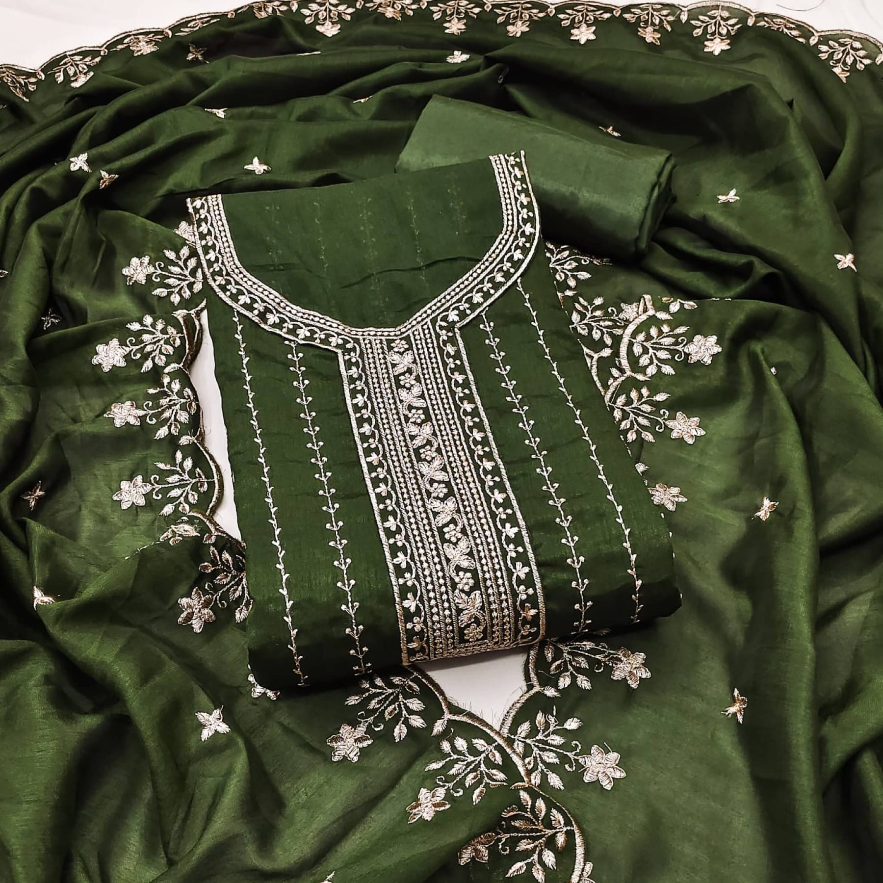     			Panbai sarees Women Silk Unstitched Dress Material ( Green )