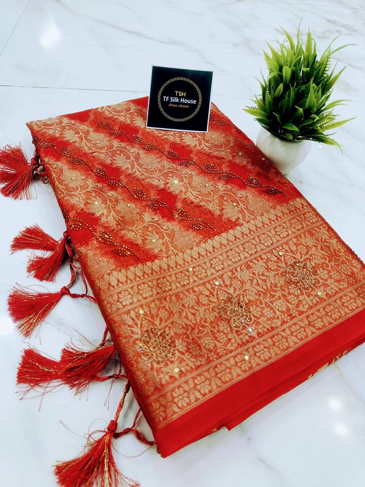 TF SILK HOUSE Organza Dyed Banarasi saree With Unstitched Blouse Piece ( Red ) TF SILK HOUSE Organza Dyed Banarasi saree With Unstitched Blouse Piece ( Red )