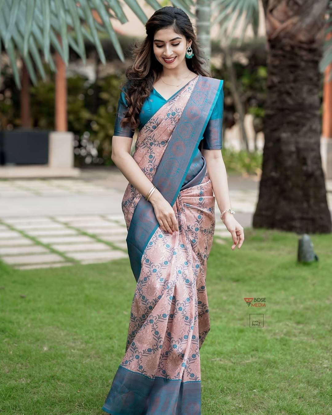     			THE PRIVATE LABLE Silk Blend Printed Banarasi saree With Unstitched Blouse Piece ( Multicolor )