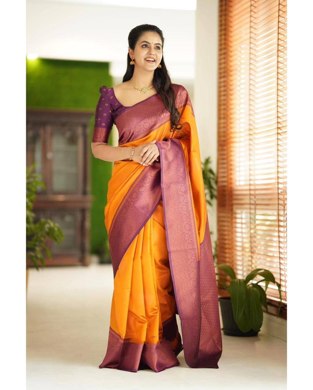 THE PRIVATE LABLE Silk Blend Printed Banarasi saree With Unstitched Blouse Piece ( Mustard ) THE PRIVATE LABLE Silk Blend Printed Banarasi saree With Unstitched Blouse Piece ( Mustard )
