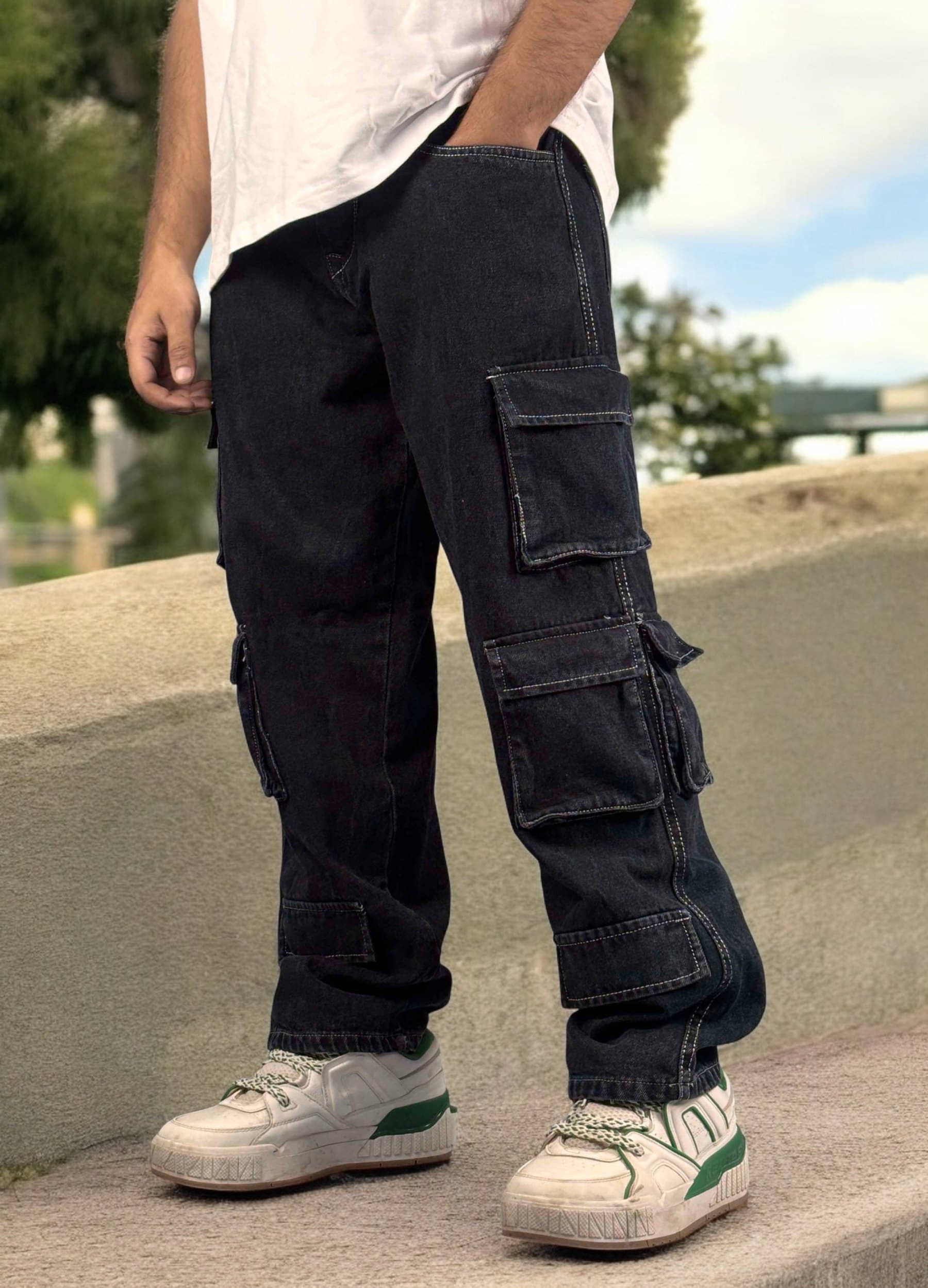 moveflair Clean Look Men's Jeans - Black ( Pack of 1 ) moveflair Clean Look Men's Jeans - Black ( Pack of 1 )