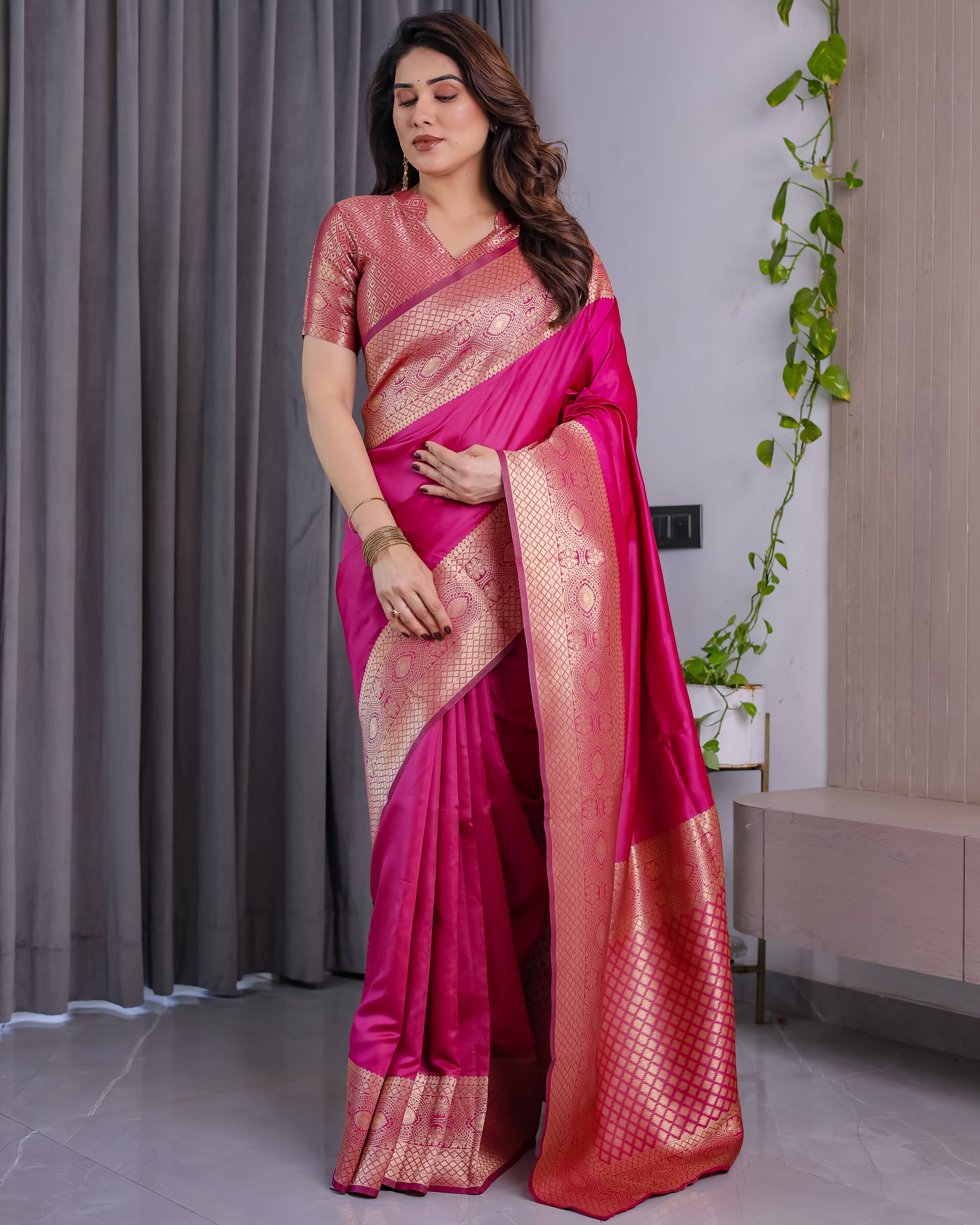 INDIAN SILKS Art Silk Printed Banarasi saree With Unstitched Blouse Piece ( Pink )     			INDIAN SILKS Art Silk Printed Banarasi saree With Unstitched Blouse Piece ( Pink )