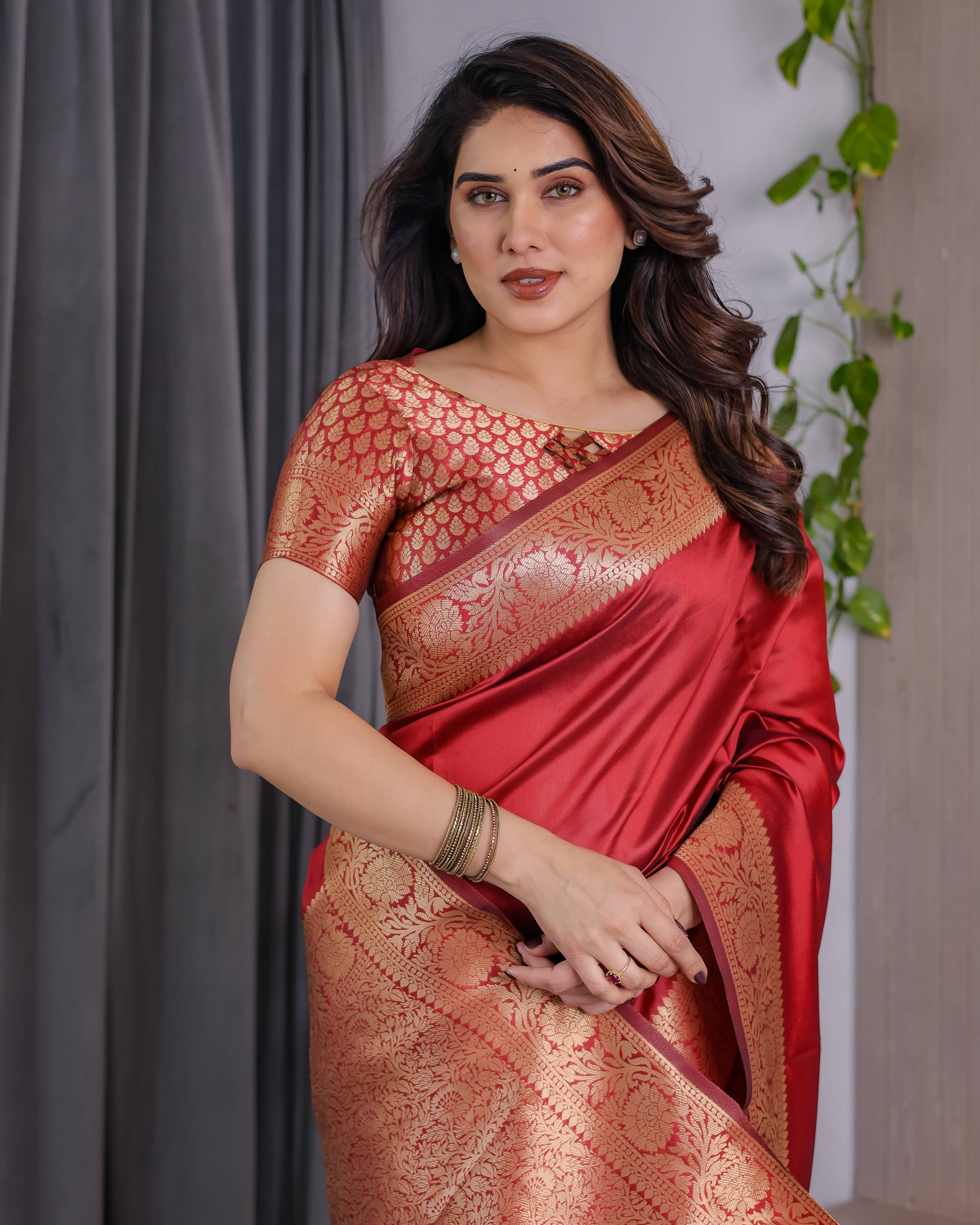     			INDIAN SILKS Art Silk Printed Banarasi saree With Unstitched Blouse Piece ( Red )