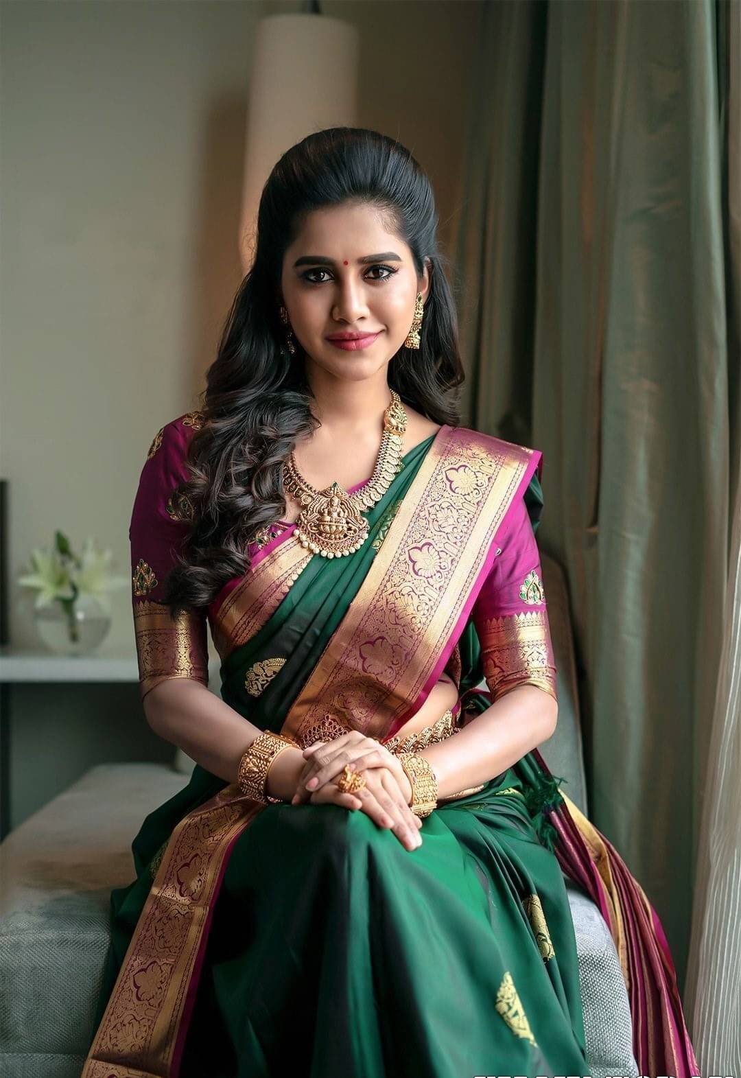     			INDIAN SILKS Silk Blend Printed Banarasi saree With Unstitched Blouse Piece ( Green )