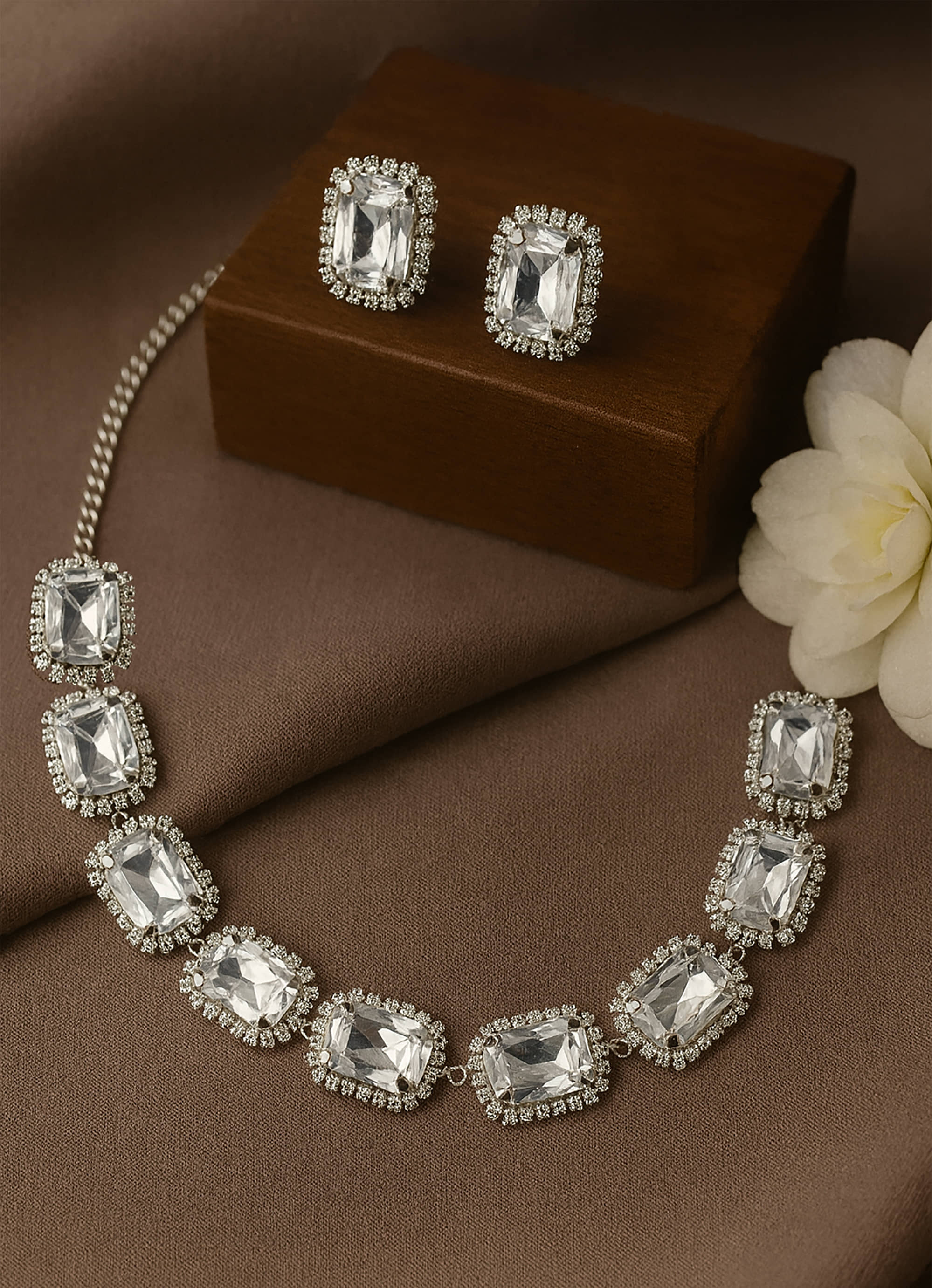SHANKHRAJ MA LL White Metal Necklace Set ( Pack of 1 )