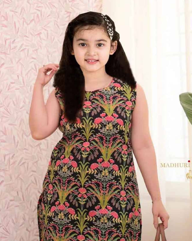 Vetrokart Girls Cotton Blend Kurti with Pants ( Pack of 1 , Green ) Vetrokart Girls Cotton Blend Kurti with Pants ( Pack of 1 , Green )