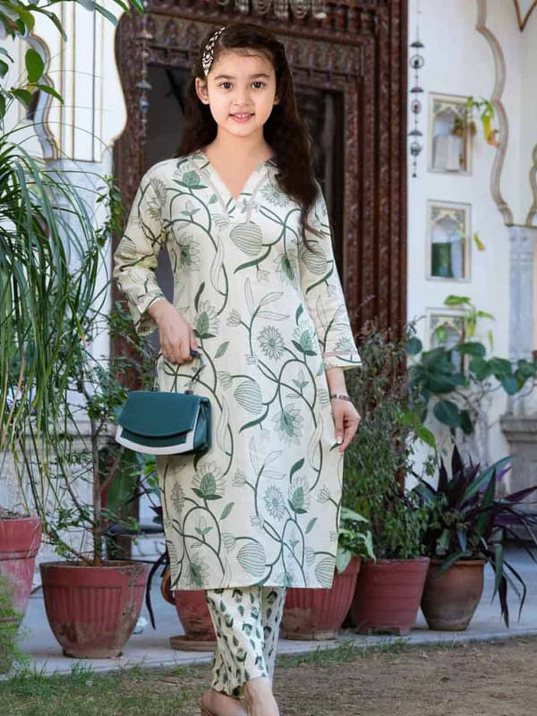     			Vetrokart Girls Cotton Blend Kurti with Pants ( Pack of 1 , White )