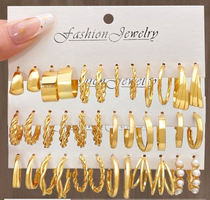     			Yugosmile Golden Stud Earrings ( Pack of 1 )