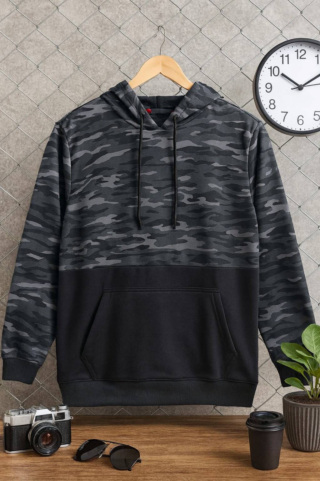 AUSTIVO Fleece Hooded Men's Sweatshirt - Black ( Pack of 1 ) AUSTIVO Fleece Hooded Men's Sweatshirt - Black ( Pack of 1 )
