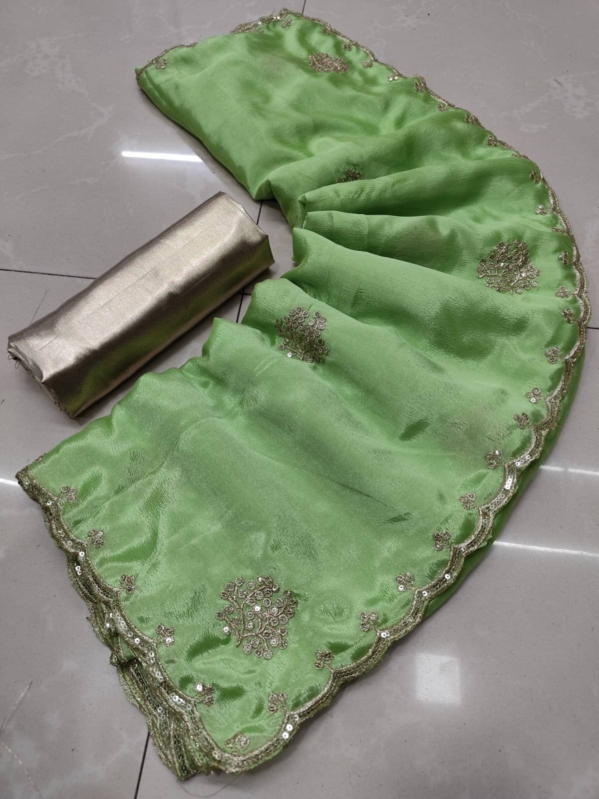 Avenue Creation Art Silk Embroidered Regular Saree With Unstitched Blouse Piece ( Light Green ) Avenue Creation Art Silk Embroidered Regular Saree With Unstitched Blouse Piece ( Light Green )