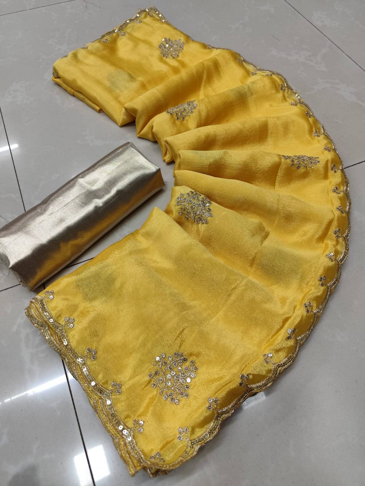     			Avenue Creation Art Silk Embroidered Regular Saree With Unstitched Blouse Piece ( Yellow )