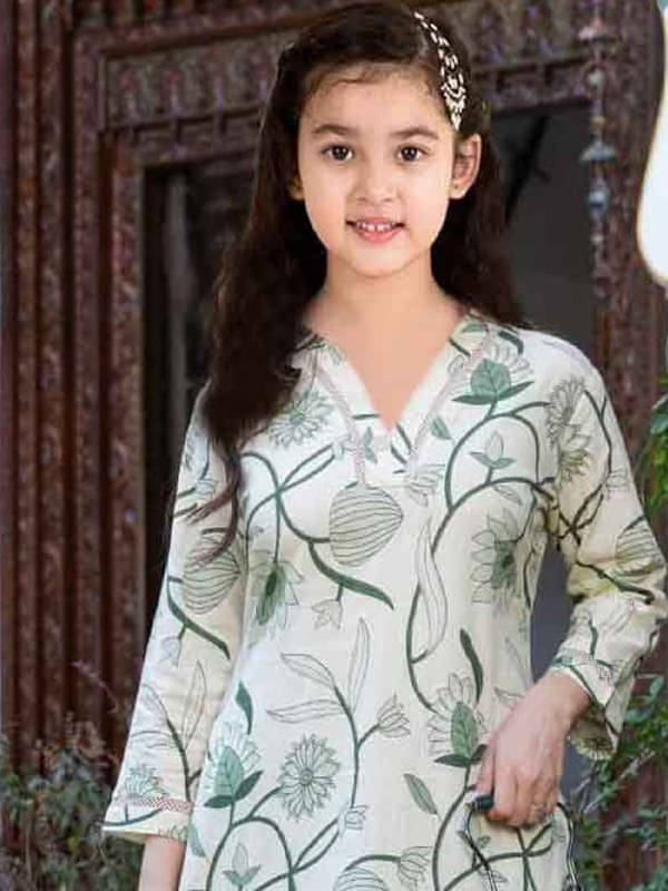 Bholukart Girls Cotton Blend Kurti with Pants ( Pack of 1 , White ) Bholukart Girls Cotton Blend Kurti with Pants ( Pack of 1 , White )