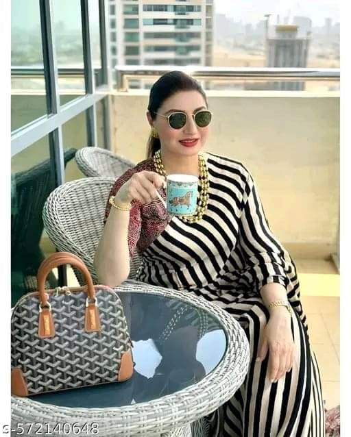 Bhuwal Fashion Crepe Printed Regular Saree With Unstitched Blouse Piece ( Black ) Bhuwal Fashion Crepe Printed Regular Saree With Unstitched Blouse Piece ( Black )
